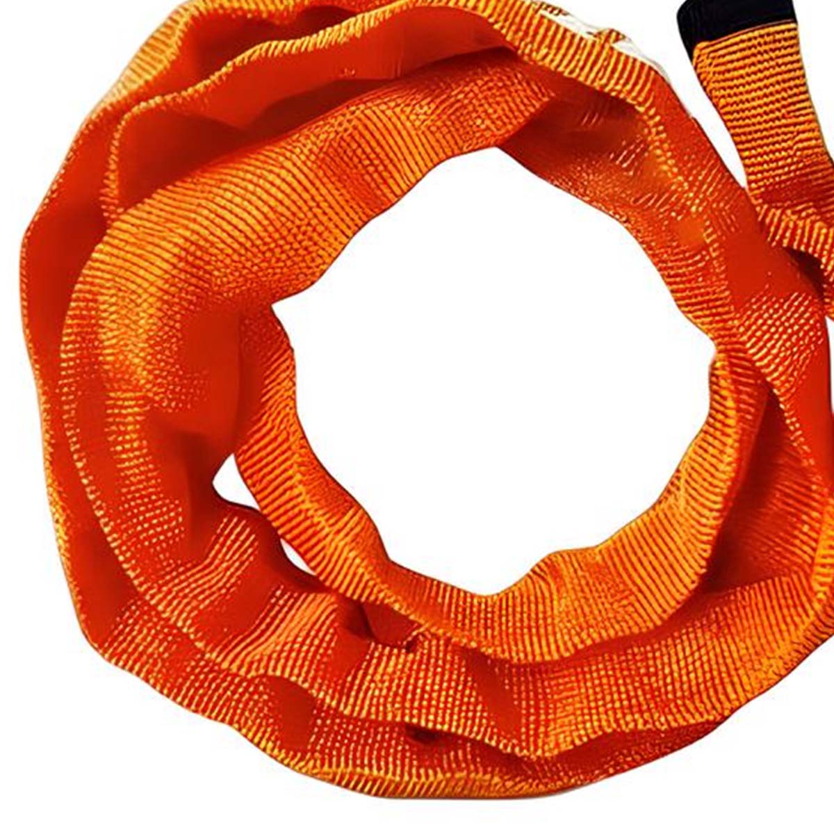 Orangefarbenes Gewebeband, das zu einem Kreis geformt ist. Schwarze Akzente am Ende.