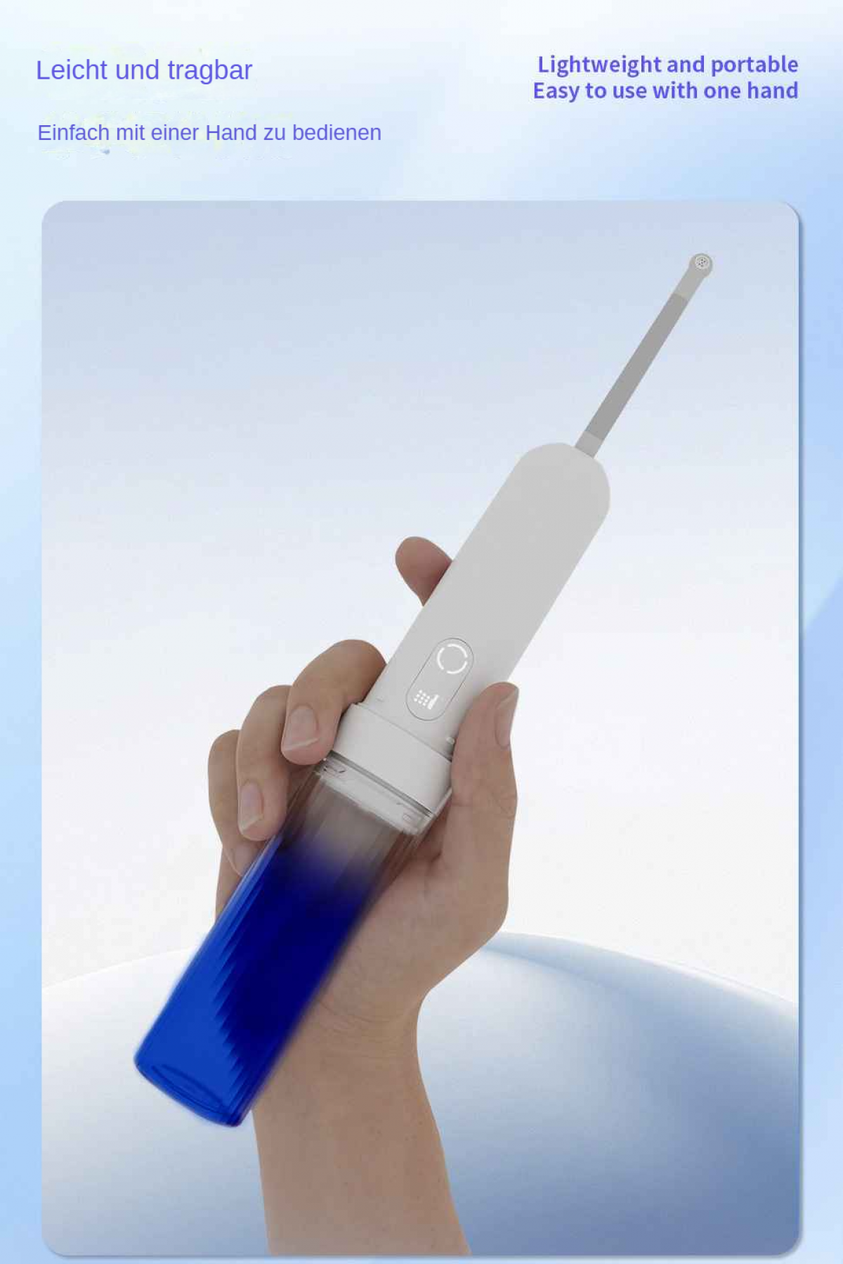 Hand hält ein weißes, tragbares Gerät mit blauem Wasser im Behälter.