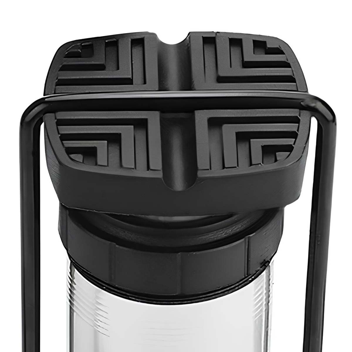 Schwarzer Griff eines Luftpumpenkopfes mit klarem Zylinder unten.