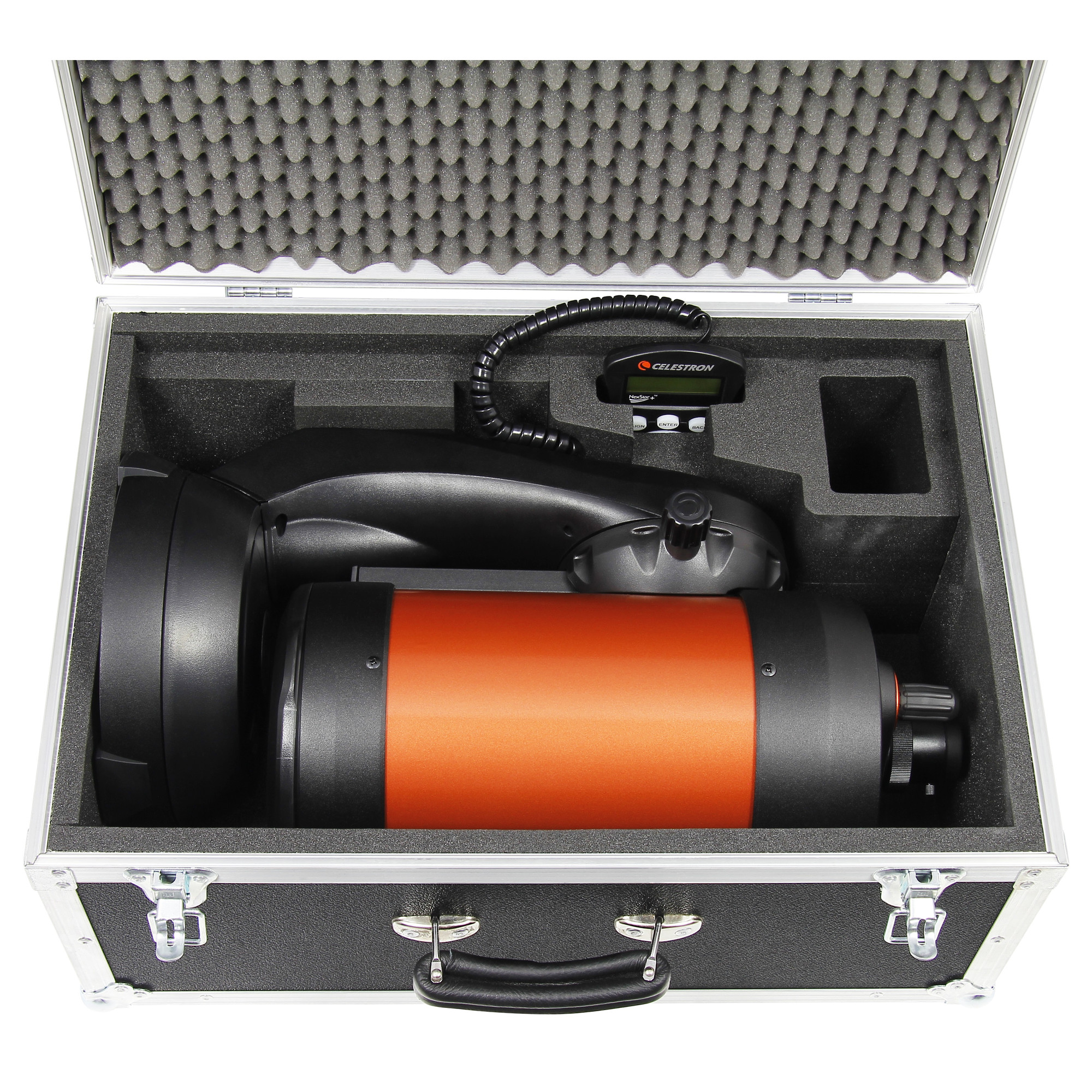 Ein Teleskop mit orangefarbigem Rohr in einem schwarzen Koffer mit Schaumstoff.