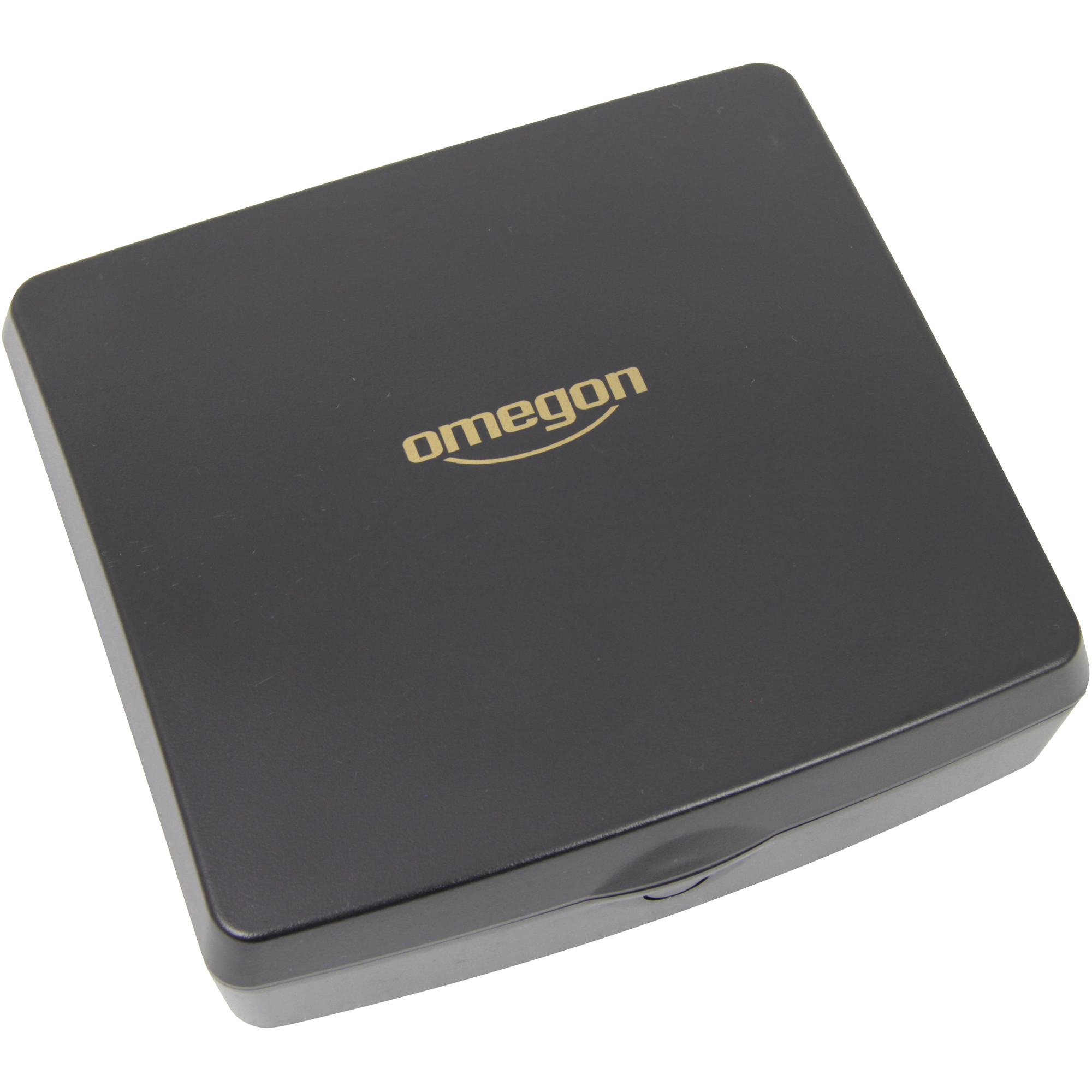 Schwarze Box mit goldenem Omegon-Logo.