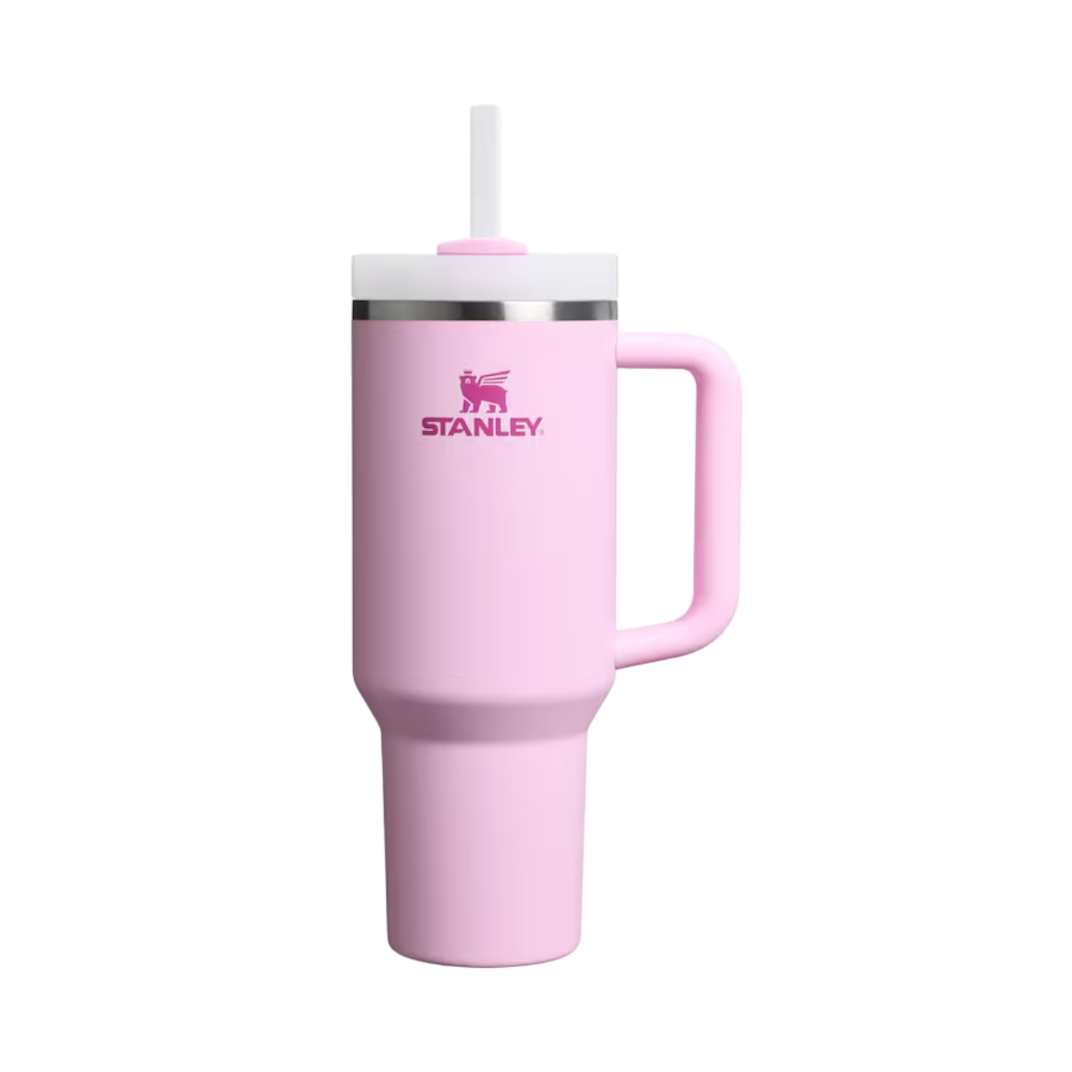 Eine rosa Stanley-Tasse mit Griff und Strohhalm vor schwarzem Hintergrund.