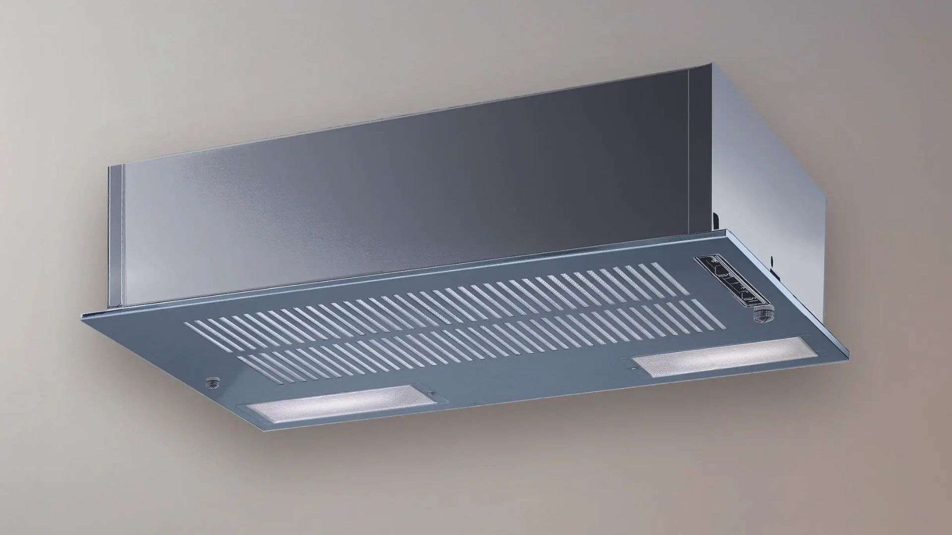 Una cappa da cucina moderna grigia con pannello in vetro e luci integrate.