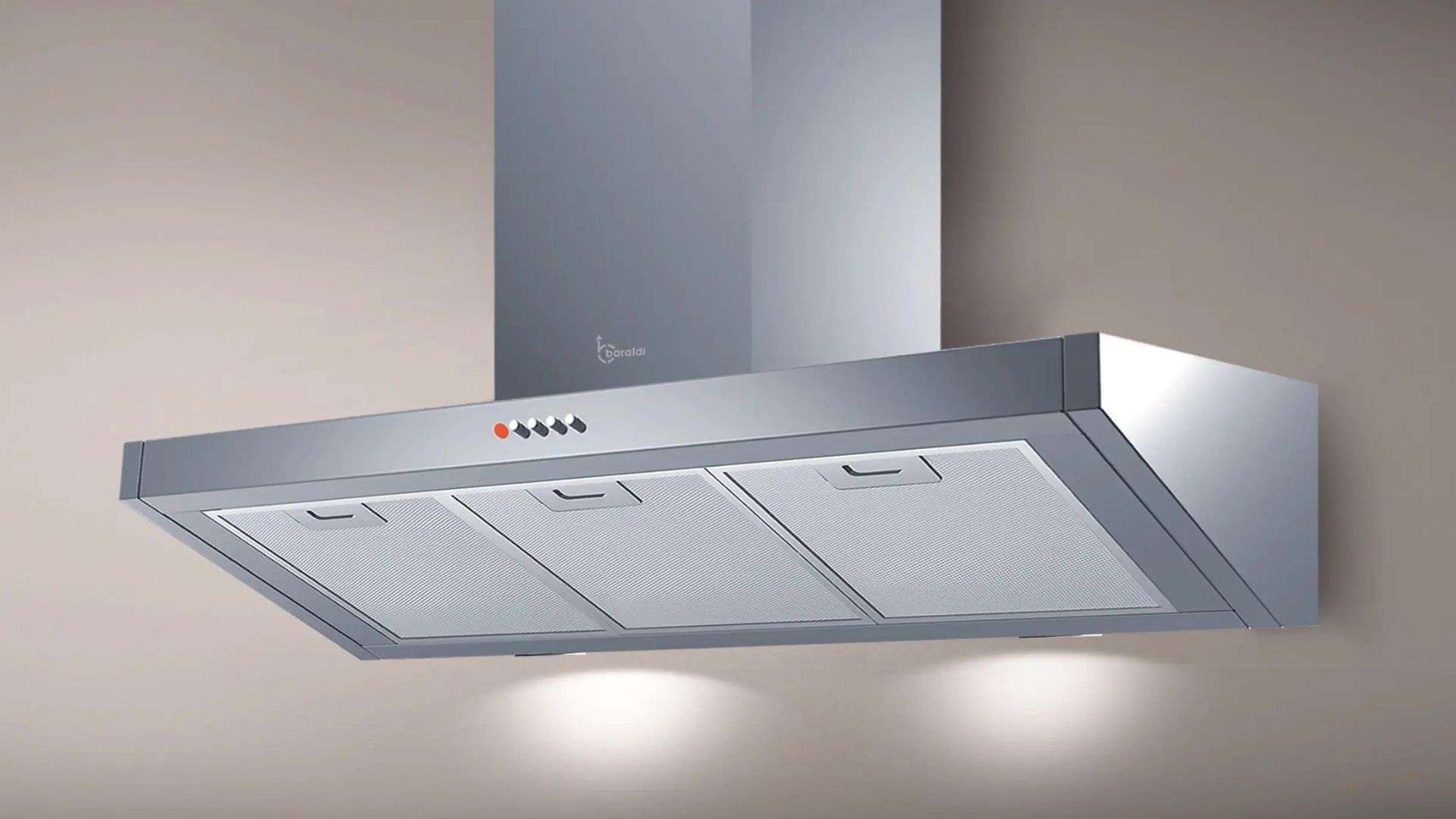 Una cappa da cucina argentata con tre filtri a rete e luci integrate.