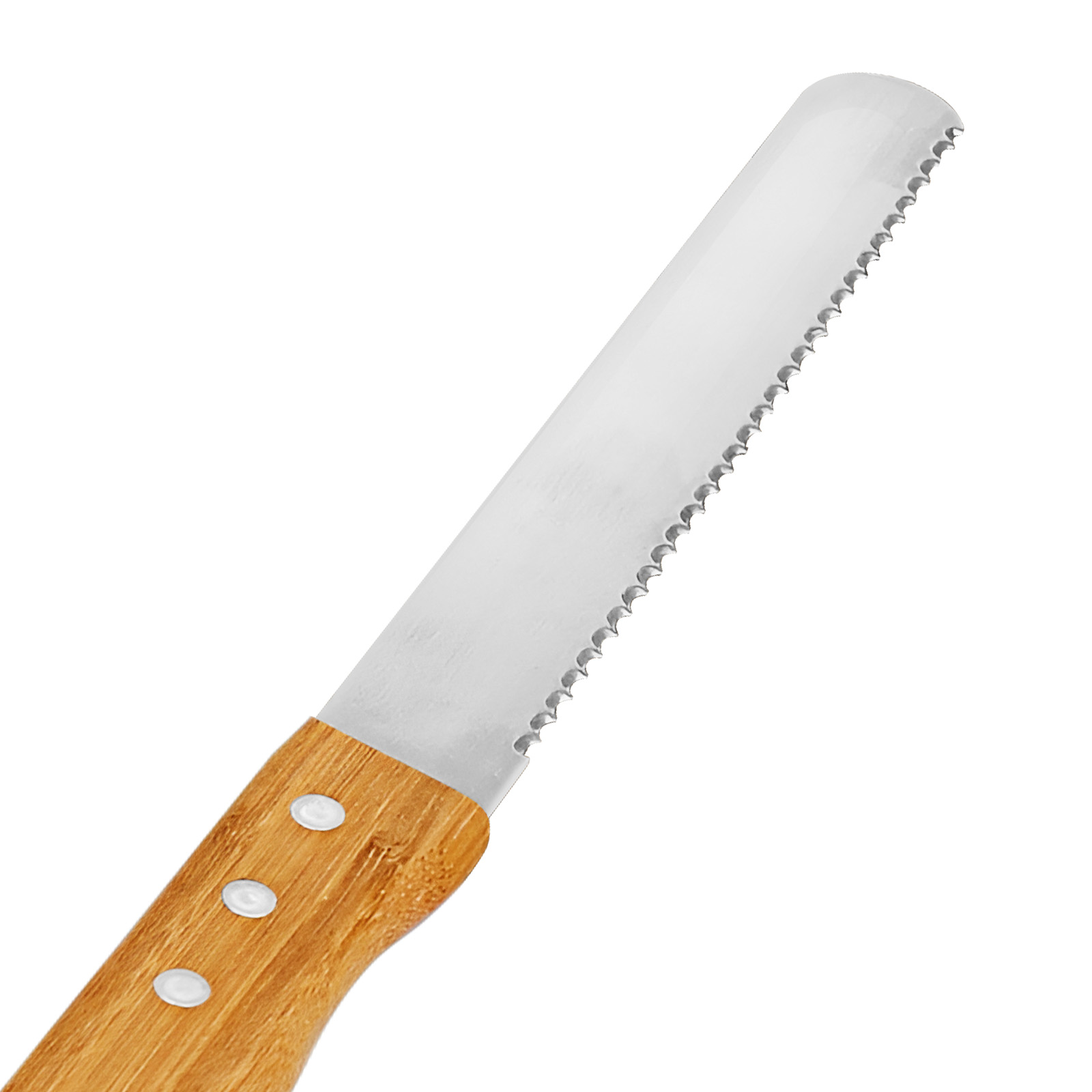 Primer plano de un cuchillo para pan dentado con mango de madera.