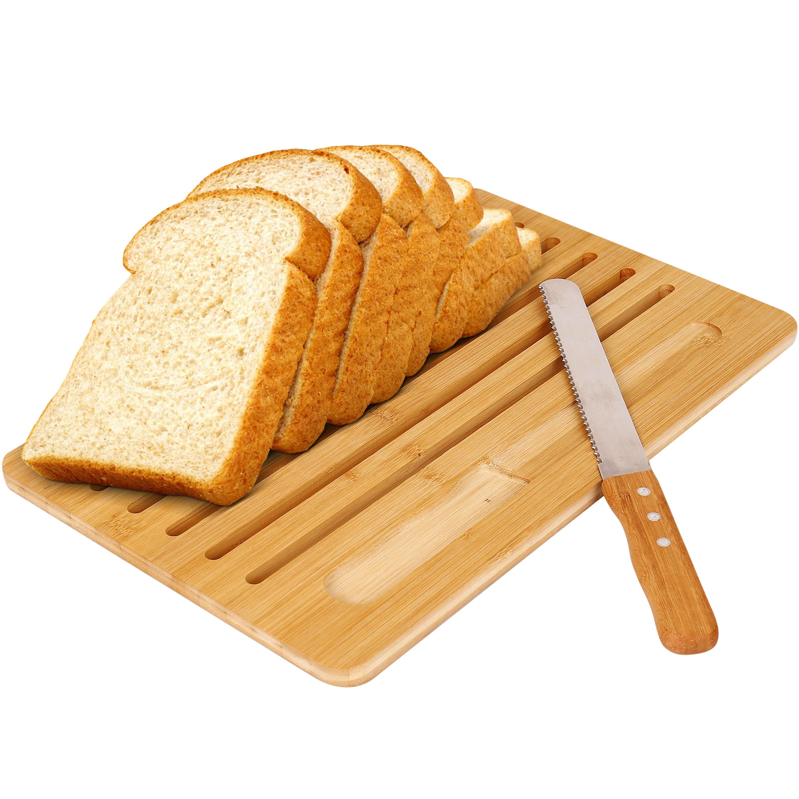 Pan blanco en rodajas sobre tabla de cortar de madera con cuchillo.