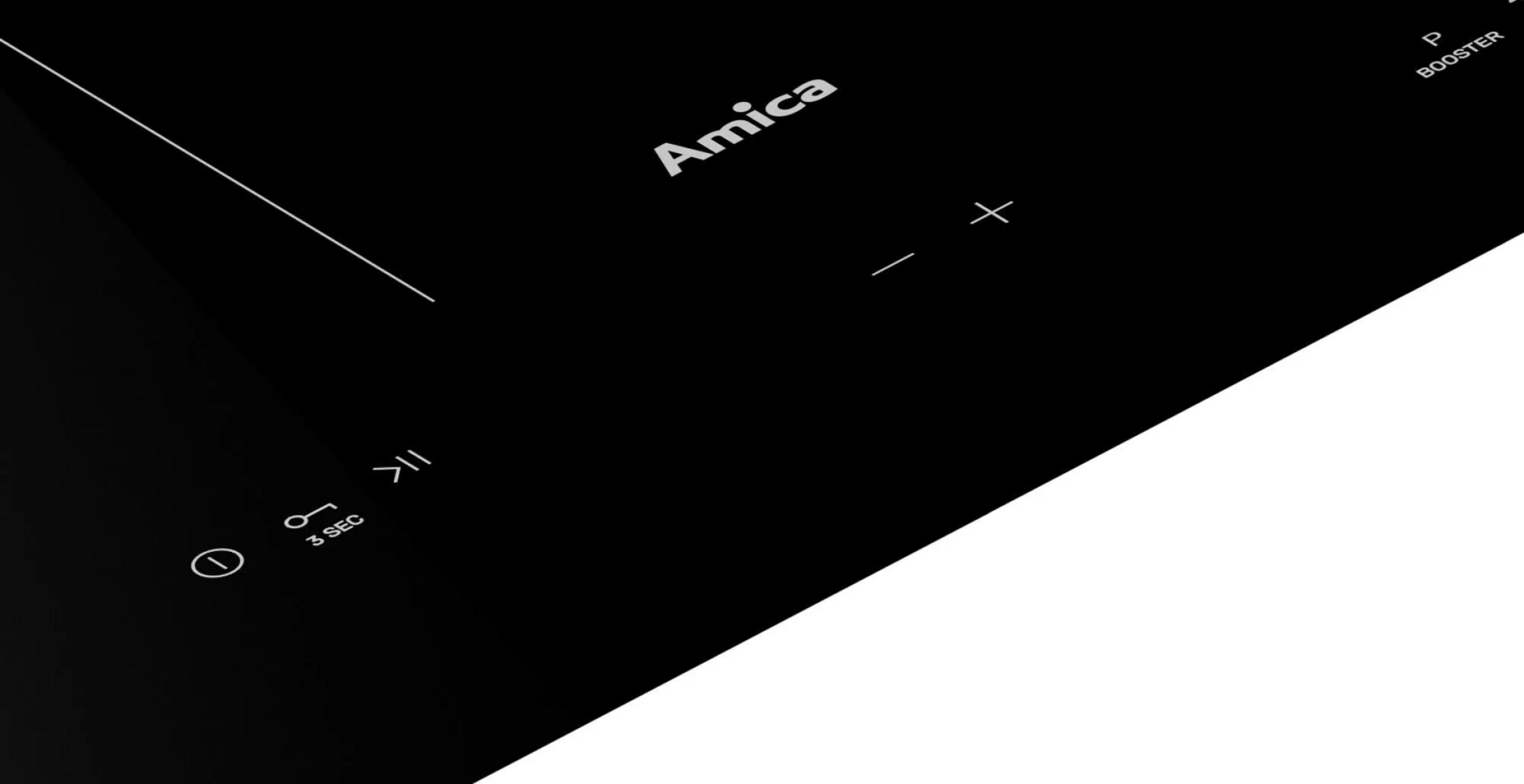 Czarna płyta indukcyjna z białymi symbolami: logo Amica, plus/minus, timer, play/pauza i booster.