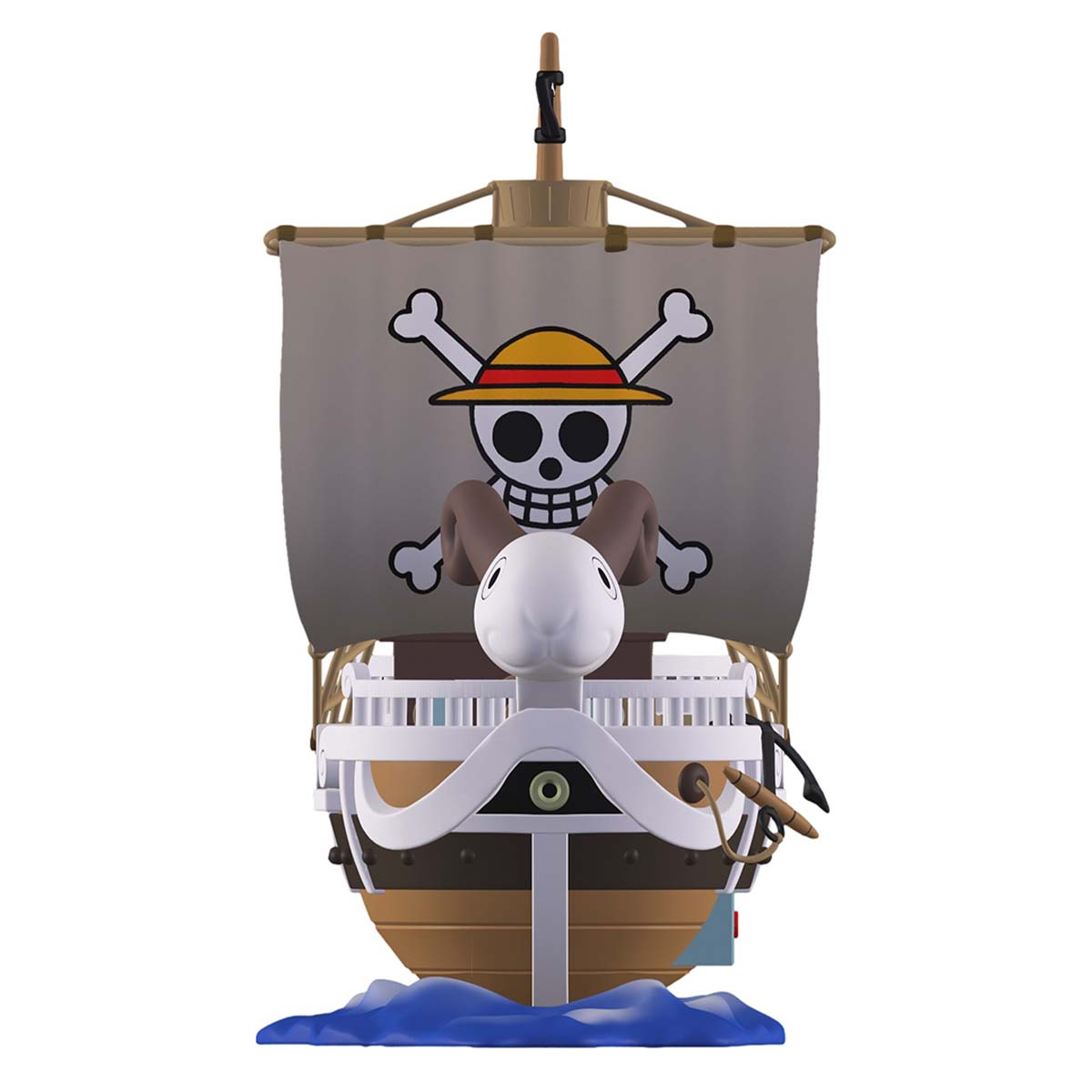 Un barco con bandera Jolly Roger y cabeza blanca al frente sobre agua azul.