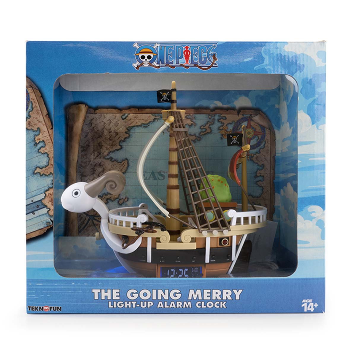 Un modelo del barco "Going Merry" con banderas piratas y un mapa.