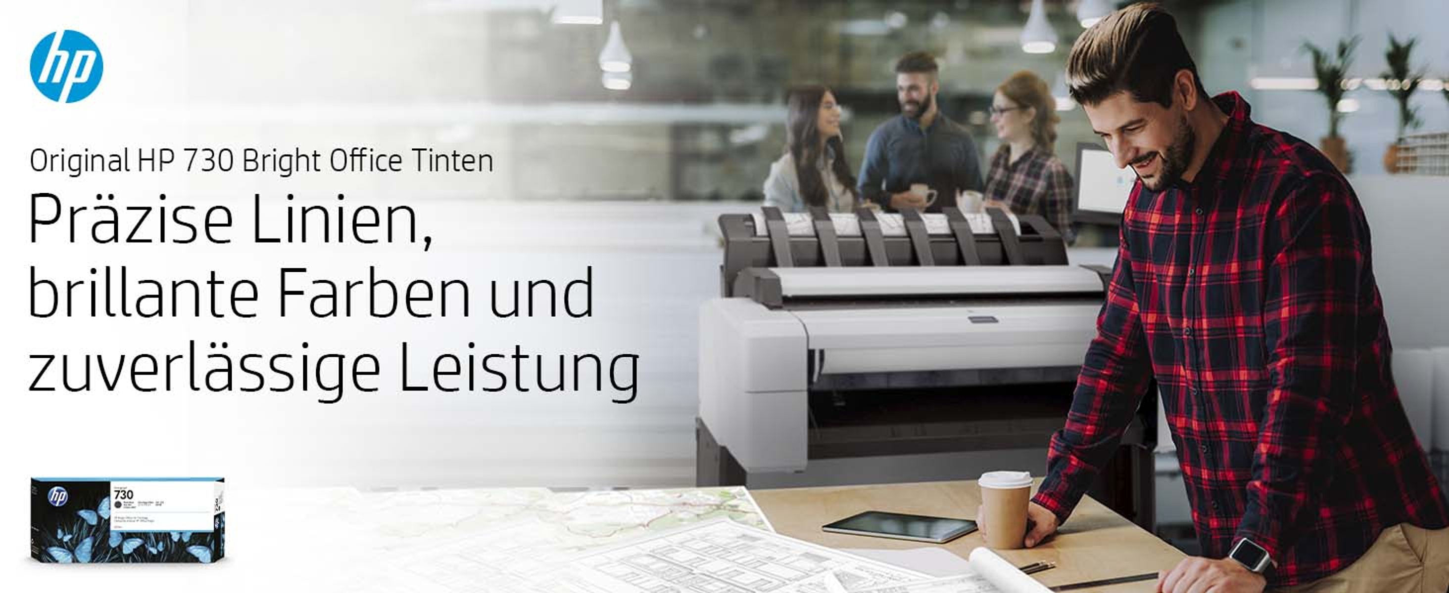 Drukarka HP z wkładem atramentowym, mężczyźni w biurze, z tekstem.