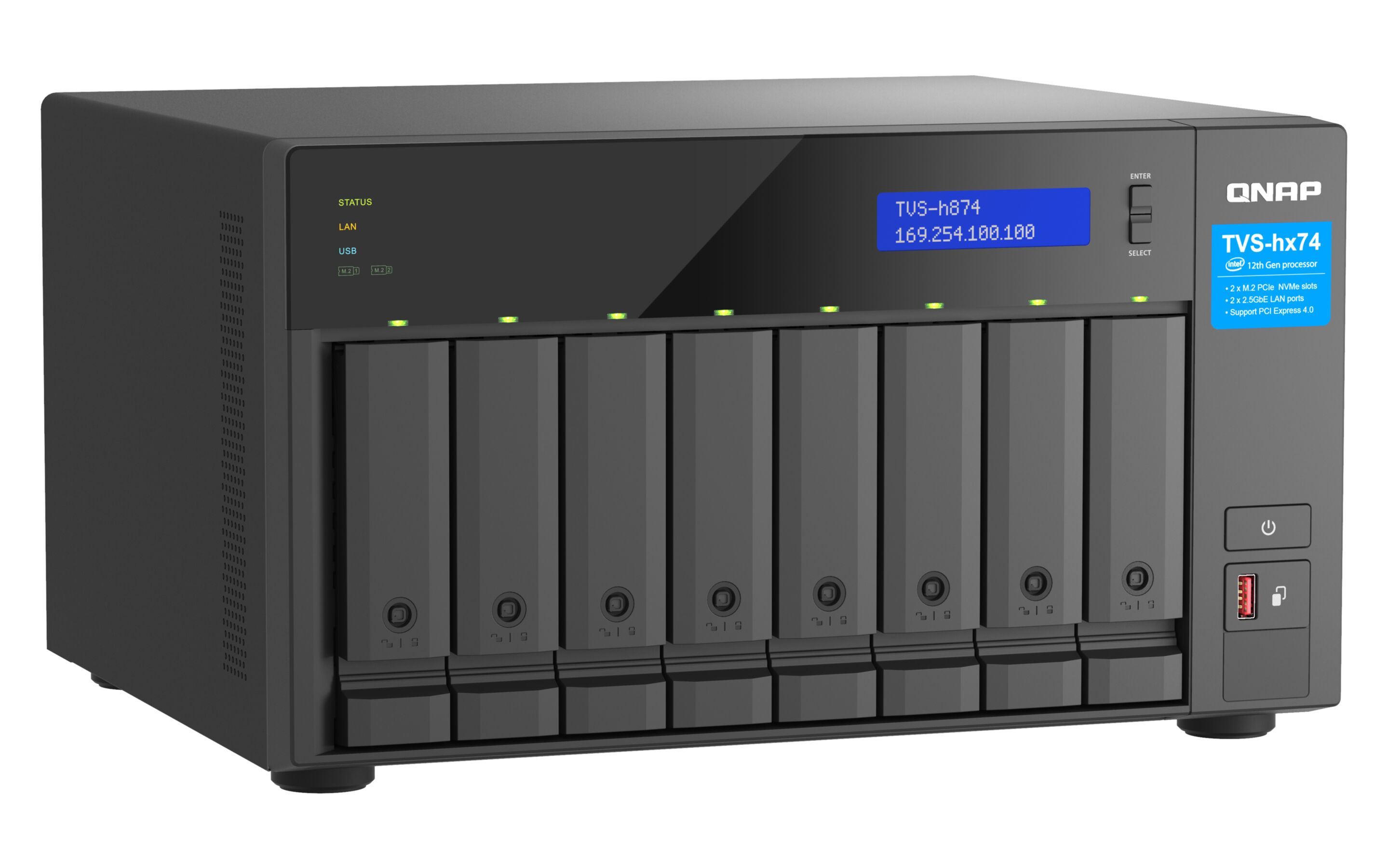 QNAP NAS mit acht Einschüben, Display zeigt IP-Adresse, Lüftungsschlitze.
