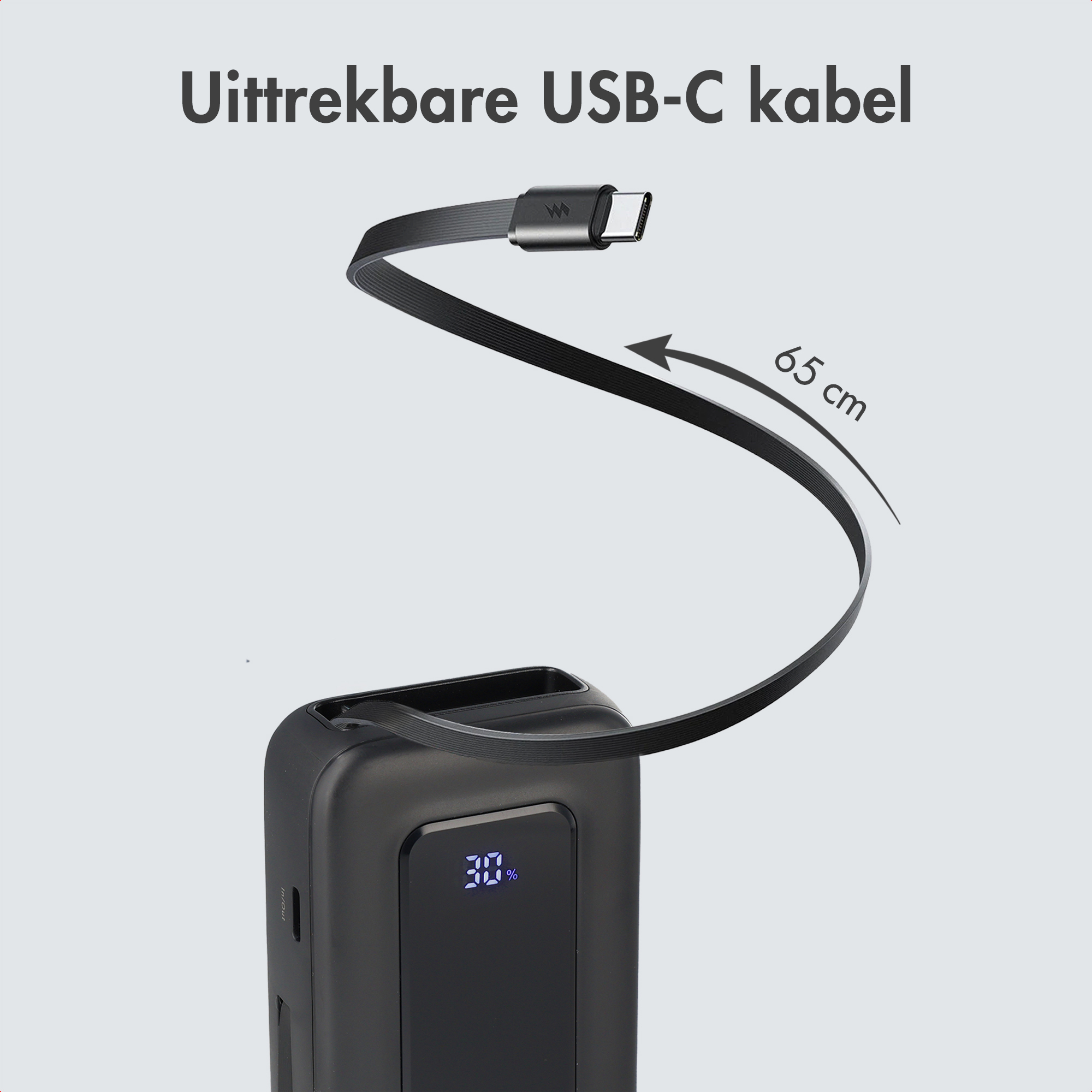 Câble USB-C noir, 65 cm, se déroulant d'une batterie externe affichant 30 % de charge.