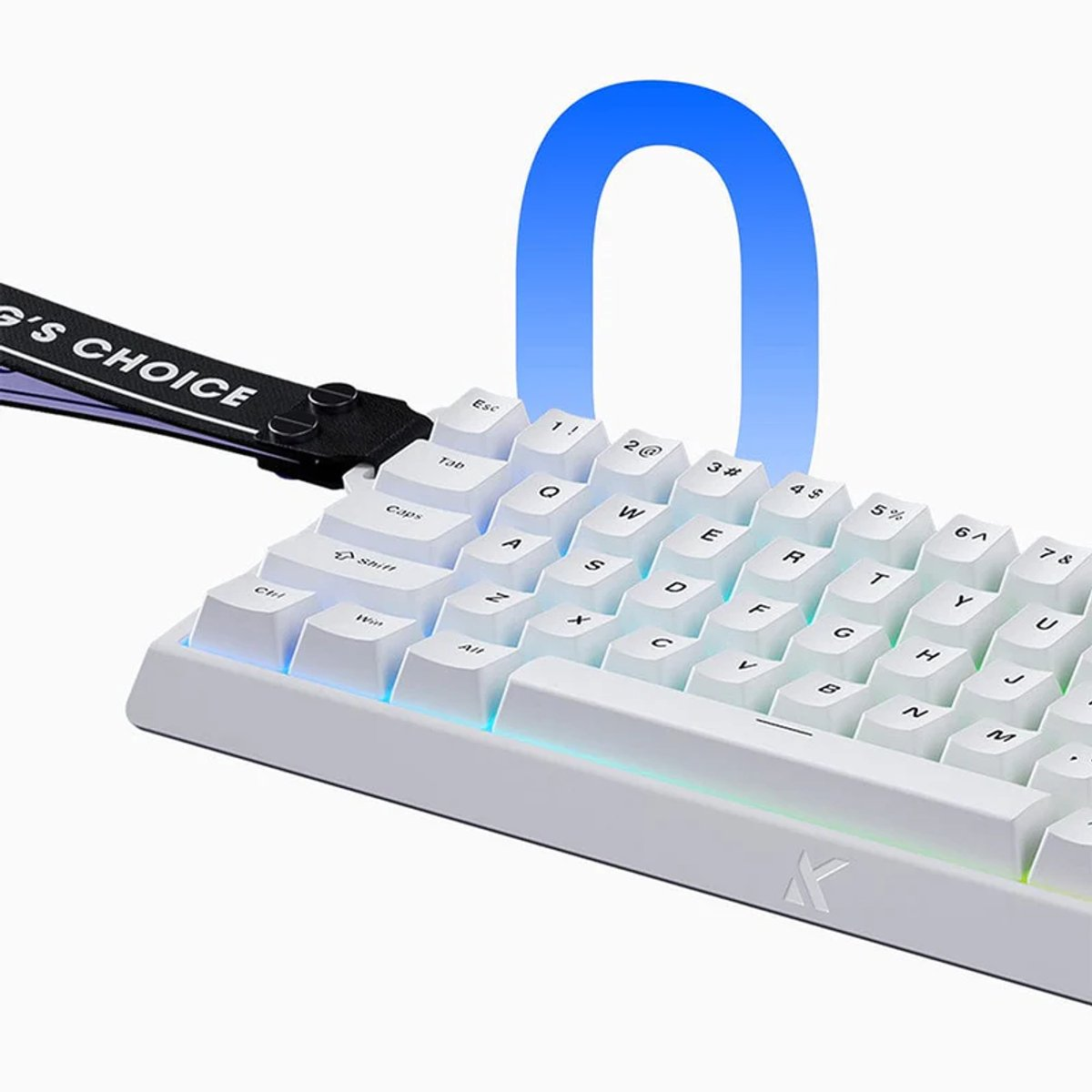 Een wit toetsenbord met RGB-verlichting en een zwarte band met "G'S CHOICE" erop.