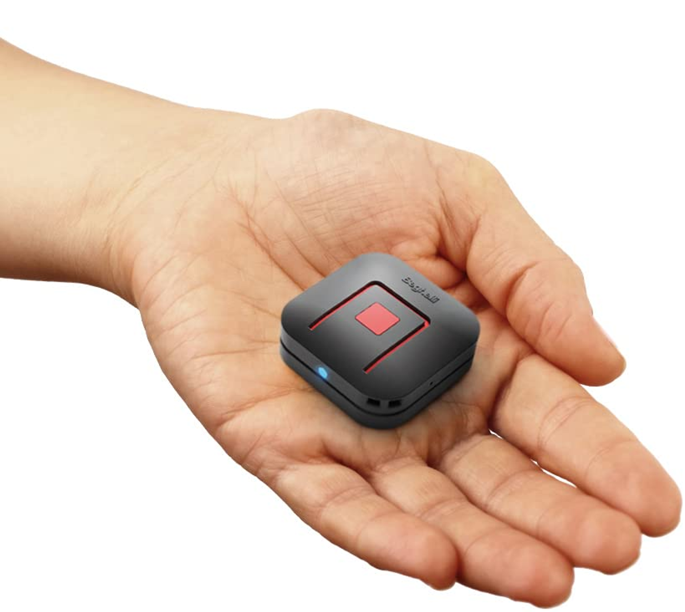 Una mano tiene un piccolo dispositivo quadrato nero con accenti rossi.