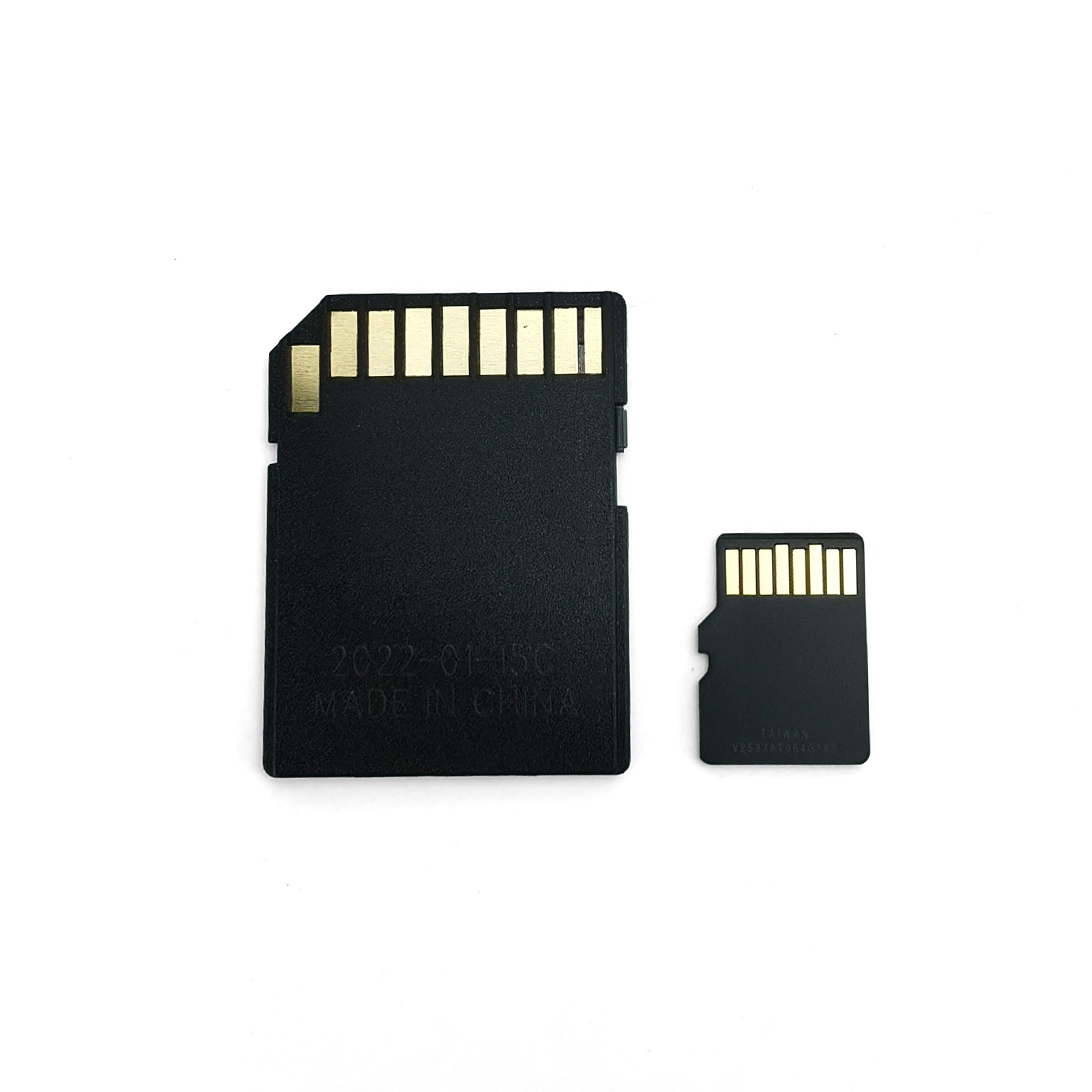 Dwie czarne karty SD, jedna większa od drugiej, ze złotymi stykami.