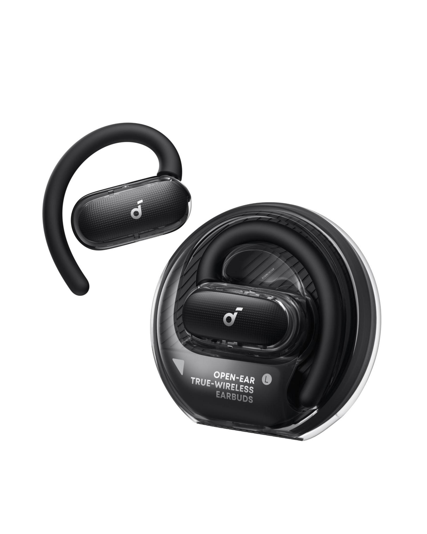 Auricolari true wireless open-ear neri, uno libero, l'altro nella custodia di ricarica.