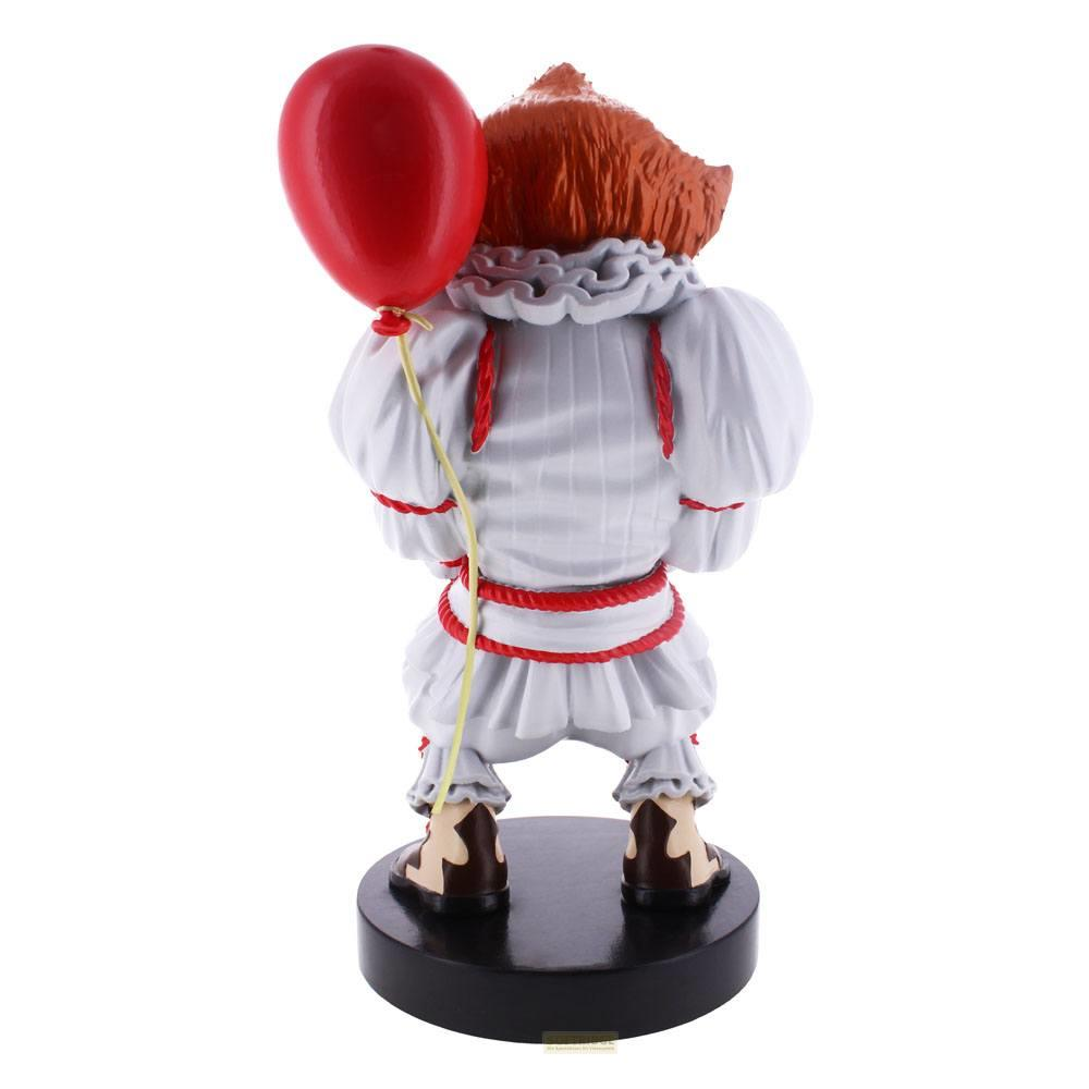 Eine Figur eines Clowns mit roten Haaren und weißem Kostüm hält einen roten Ballon.