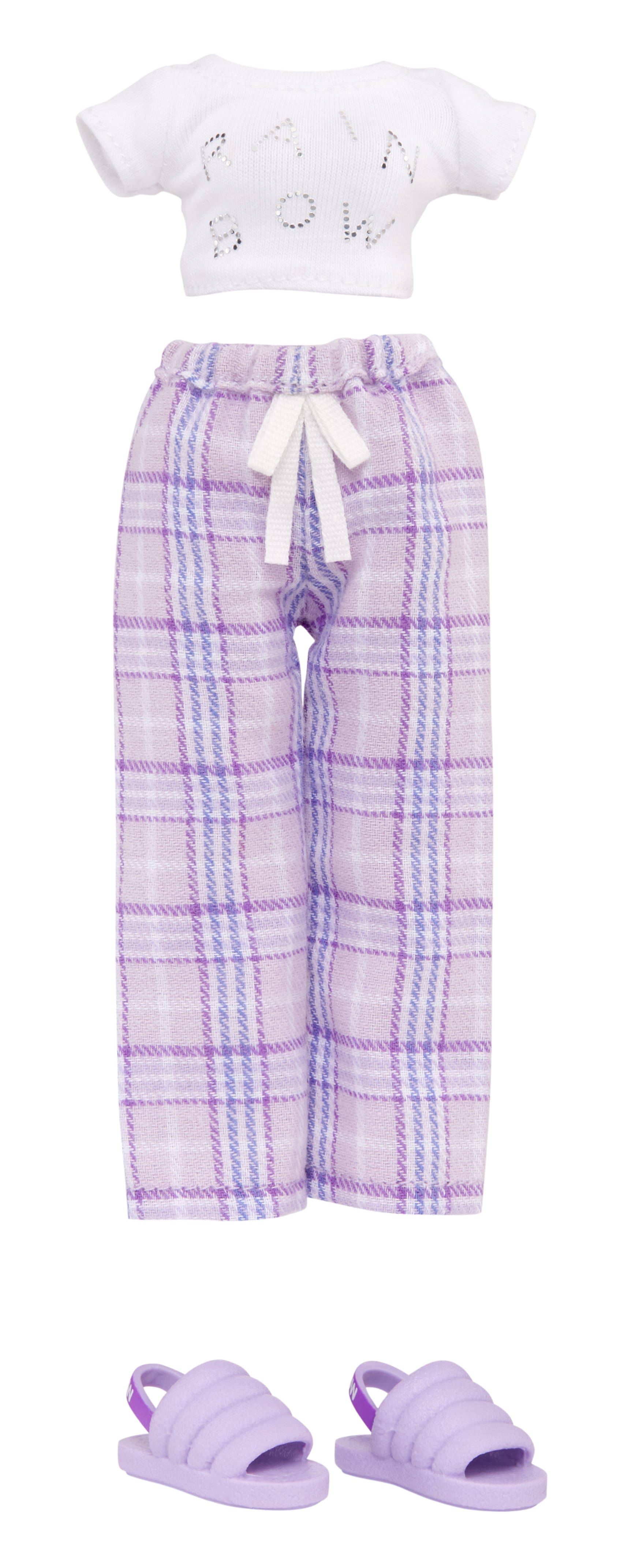 Crop top bianco con lettere glitter e pantaloni pigiama a quadri viola.