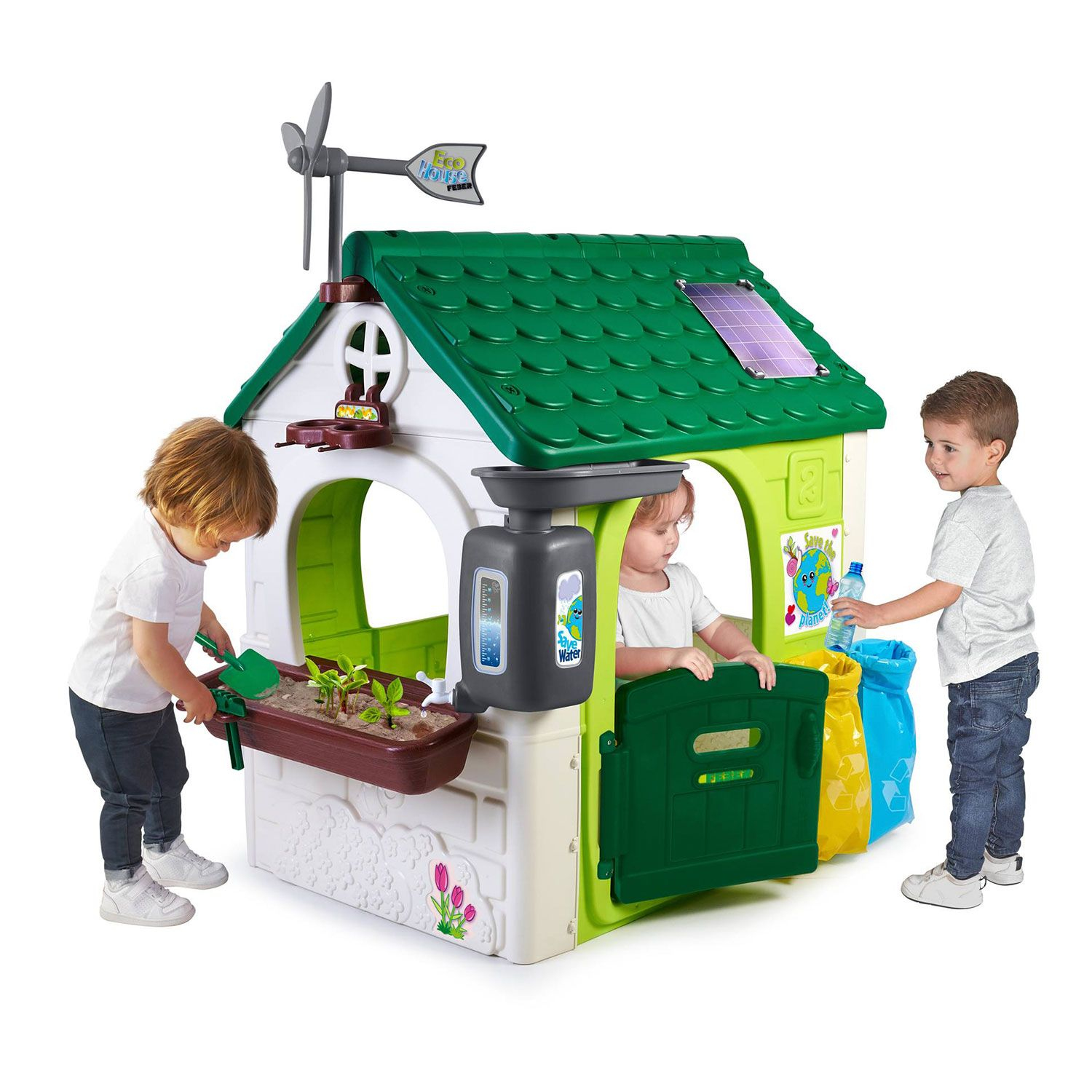 Bambini giocano con una casa gioco con pannello solare ed elica.