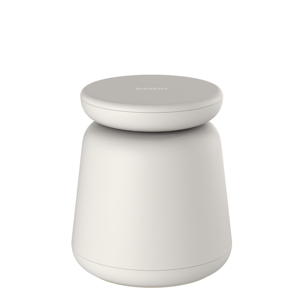 Un dispositivo bianco a forma di cono con coperchio piatto superiore con logo Belkin.