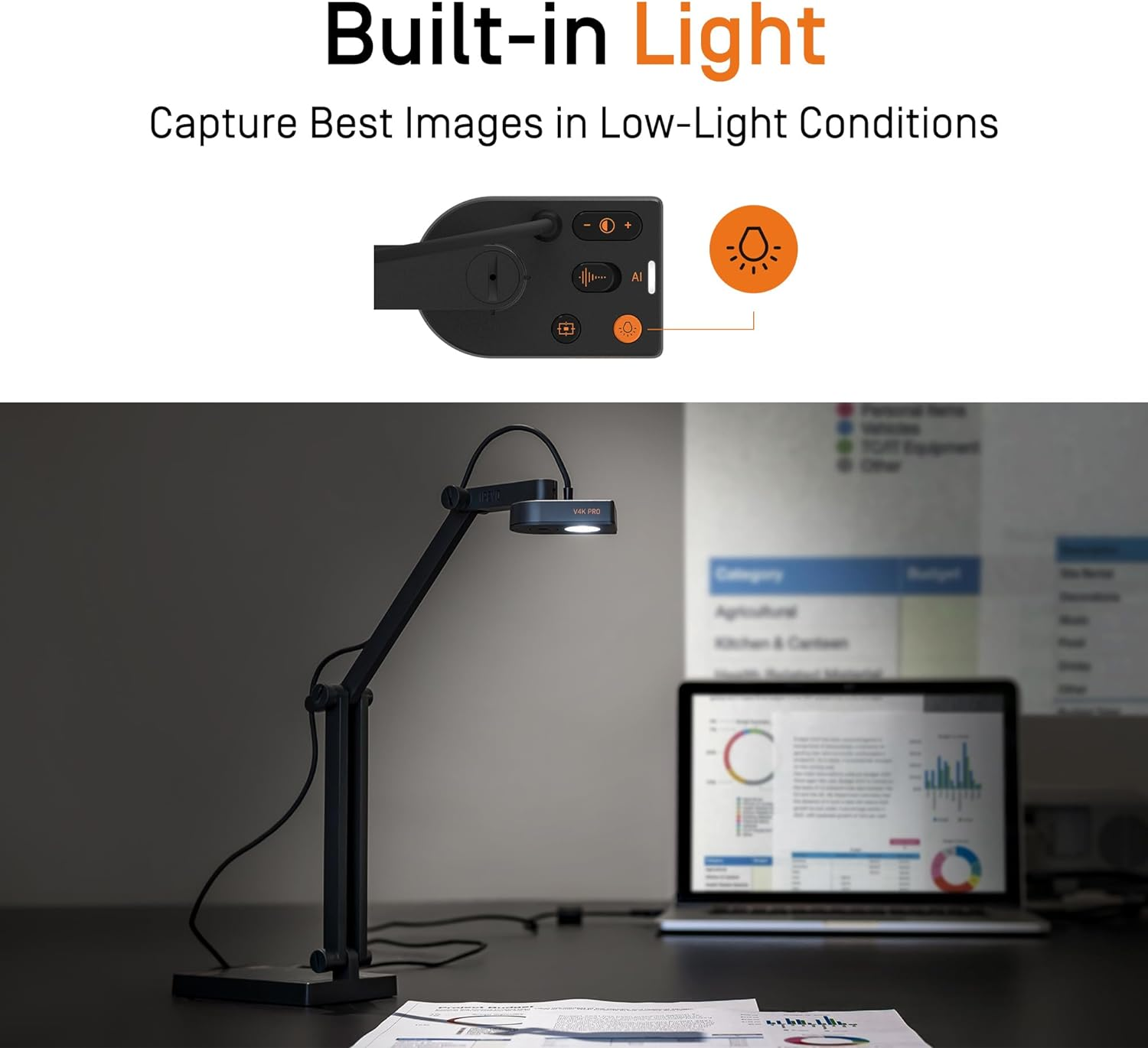 Eine schwarze Dokumentenkamera mit eingebautem Licht steht auf einem Schreibtisch mit Laptop und Papieren.