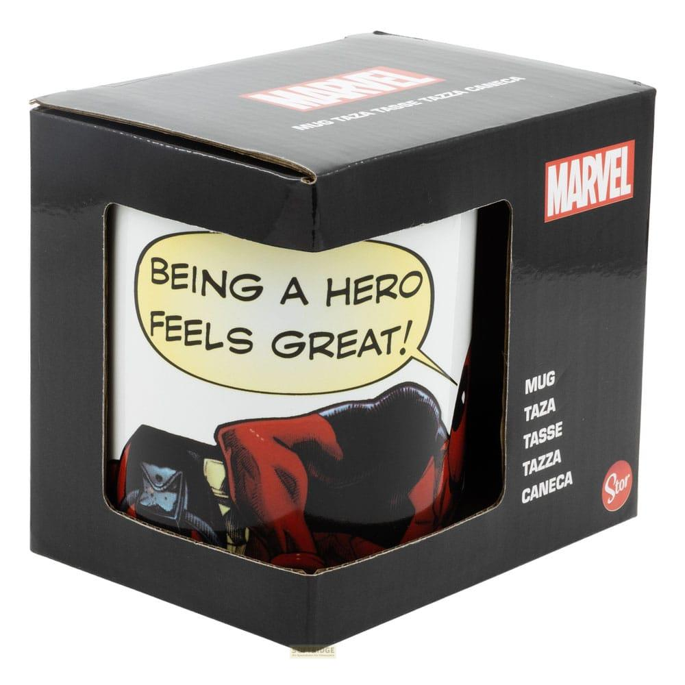 Taza Marvel con Deadpool y el texto 'Ser un héroe se siente genial'.