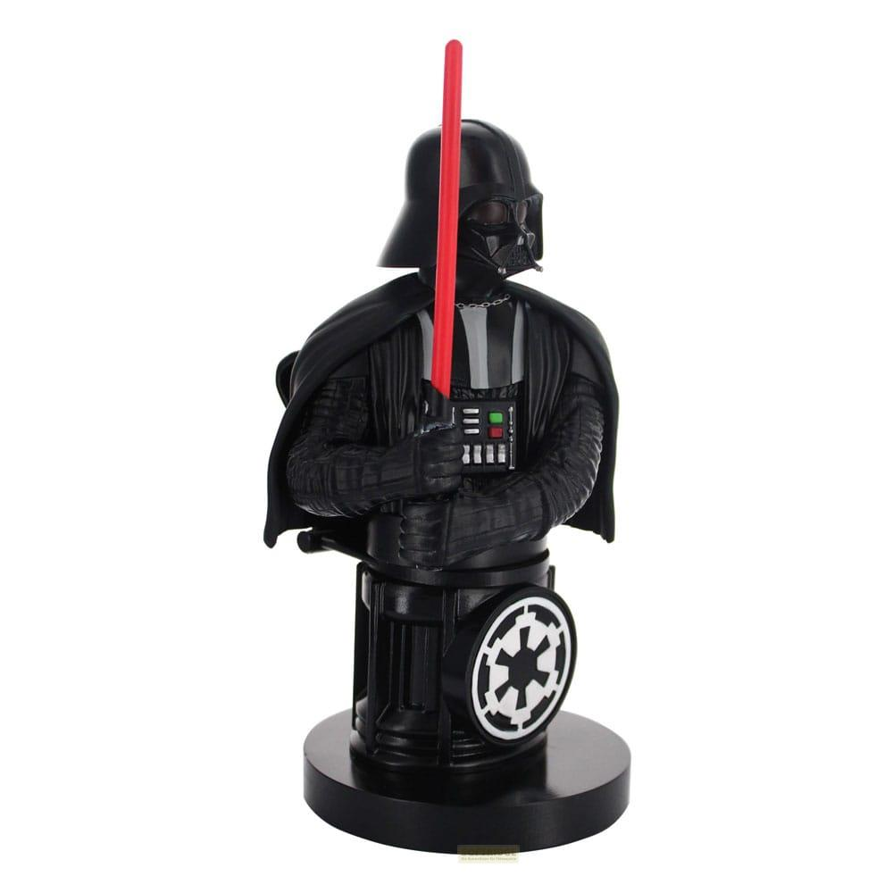 Statua di Darth Vader con spada laser rossa e logo Imperiale sulla base.