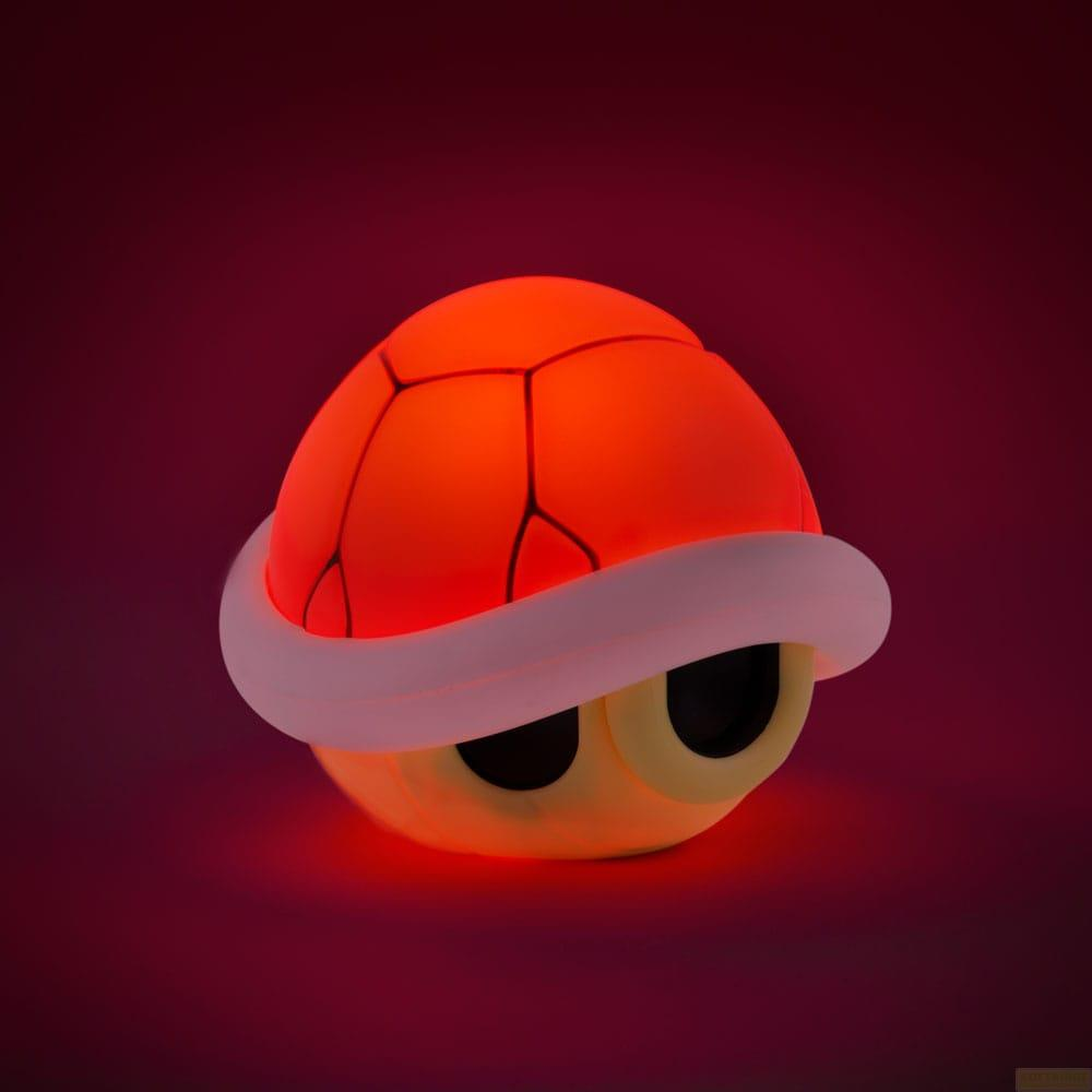 Eine leuchtende Koopa-Panzerlampe mit roten und gelben Tönen auf dunklem Hintergrund.