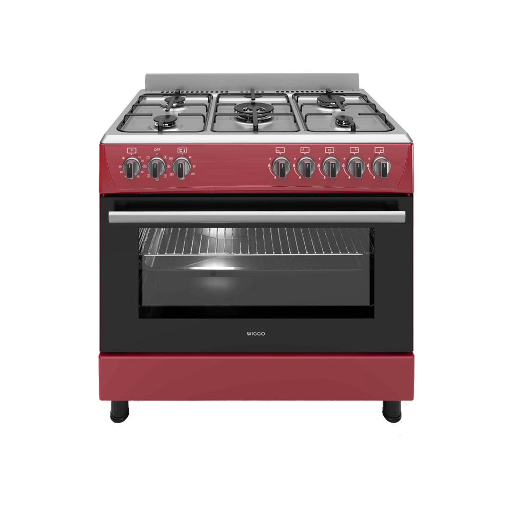 Een rode gasfornuis met vier branders en een oven met een zwarte glazen deur.
