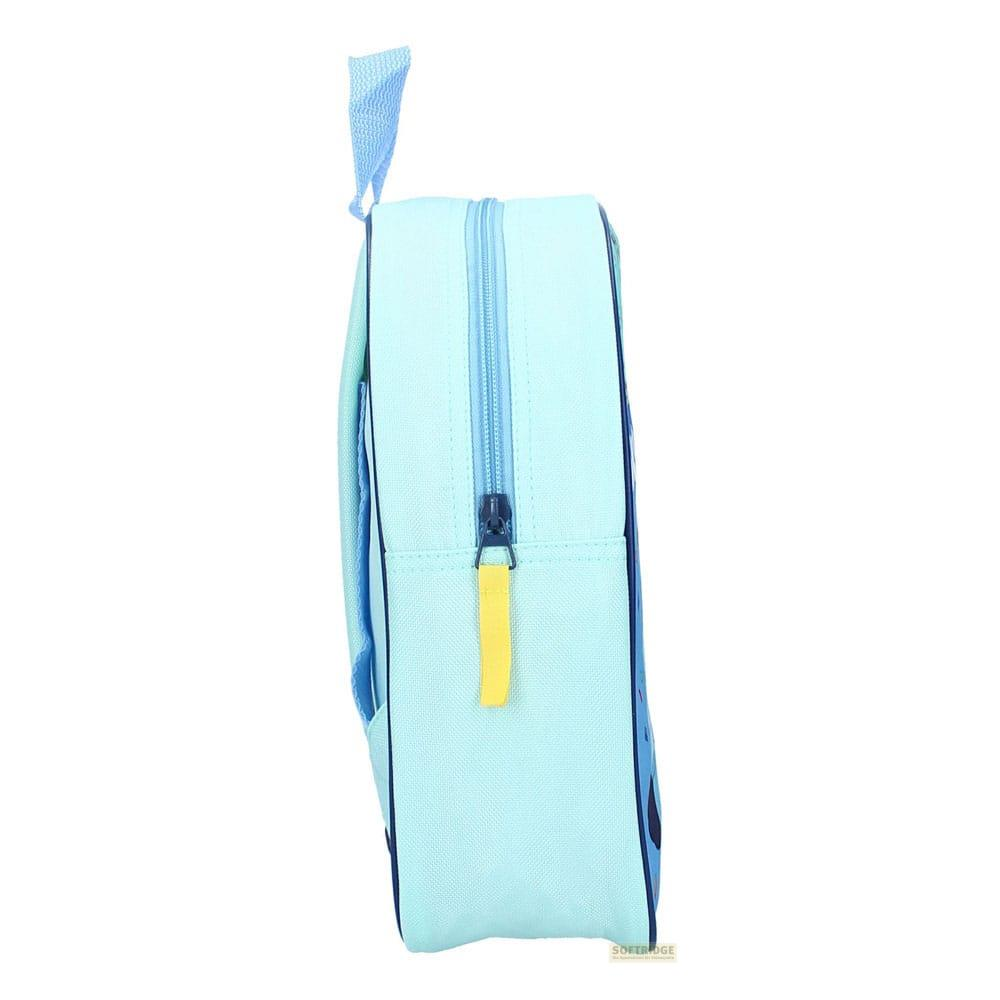 Hellblaue Tasche mit Reißverschluss, gelbem Anhänger und blauem Riemen.