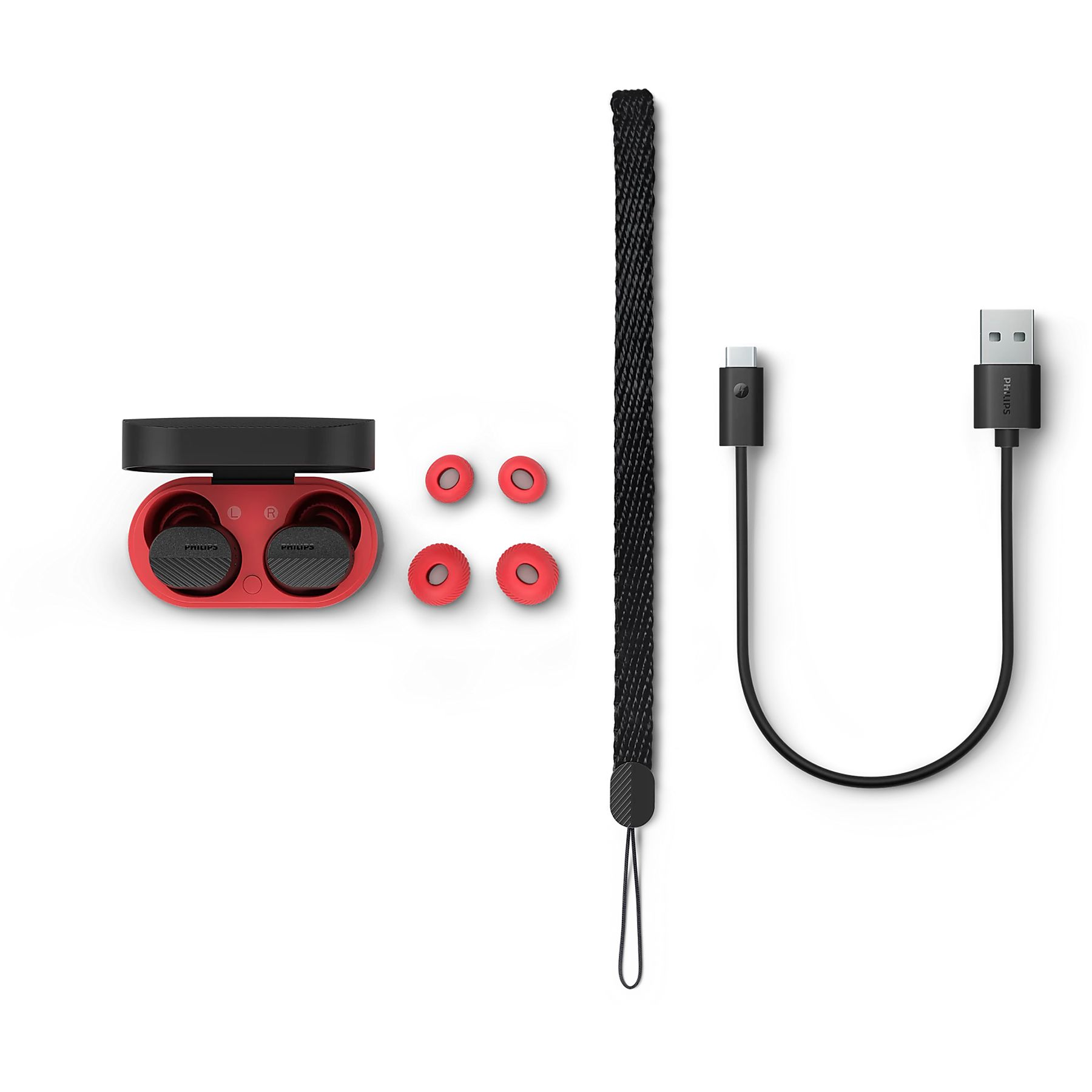 Czerwone słuchawki w etui z nakładkami i kablami USB na białym tle.
