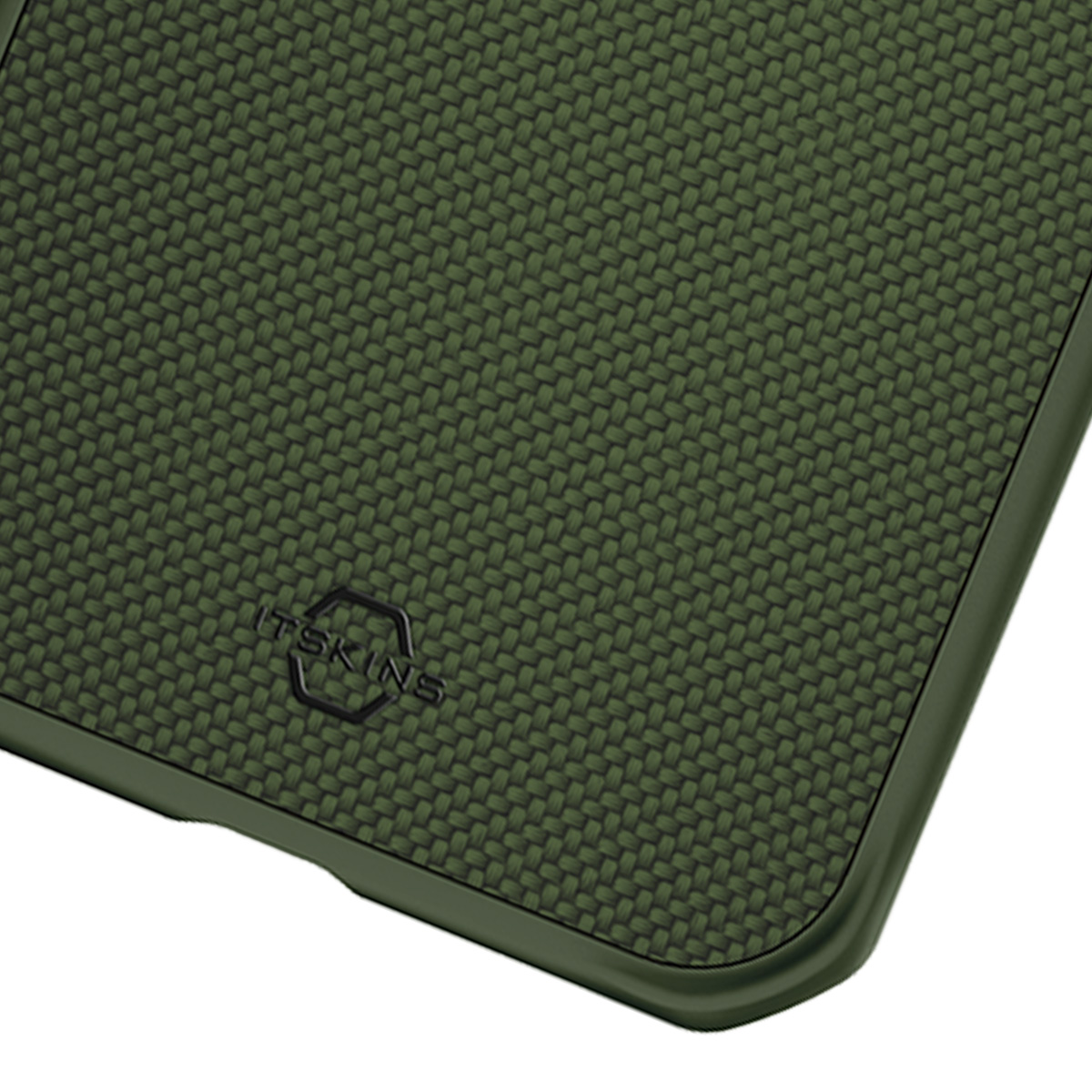 Custodia verde scuro per telefono con texture tessuta e logo.