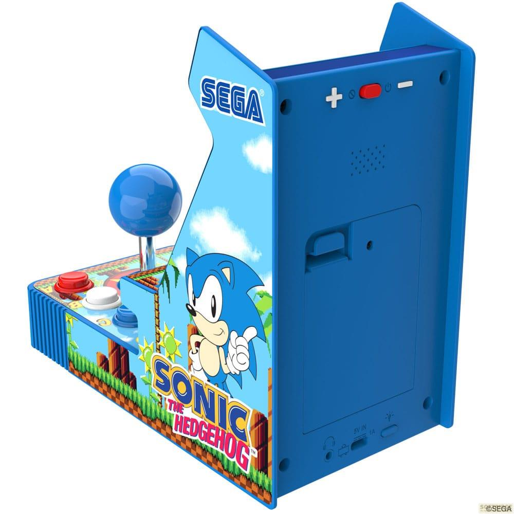 Ein blauer Mini-Arcade-Automat mit Sonic the Hedgehog-Grafiken und Joystick.