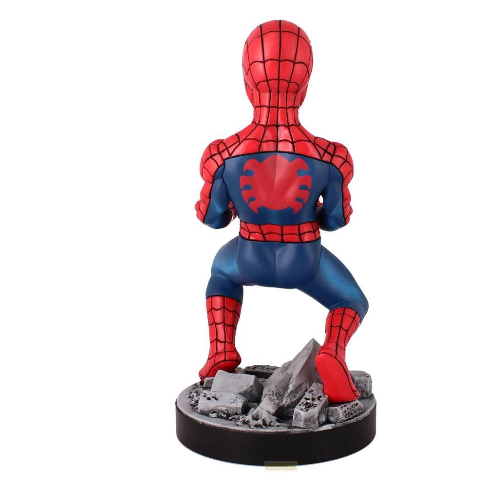 Statua di Spiderman, vista da dietro, in piedi su rocce. Rosso e blu.