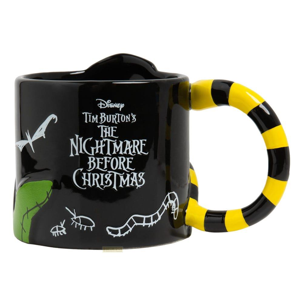 Czarny kubek z "The Nightmare Before Christmas" i żółto-czarnym paskowanym uchwytem.