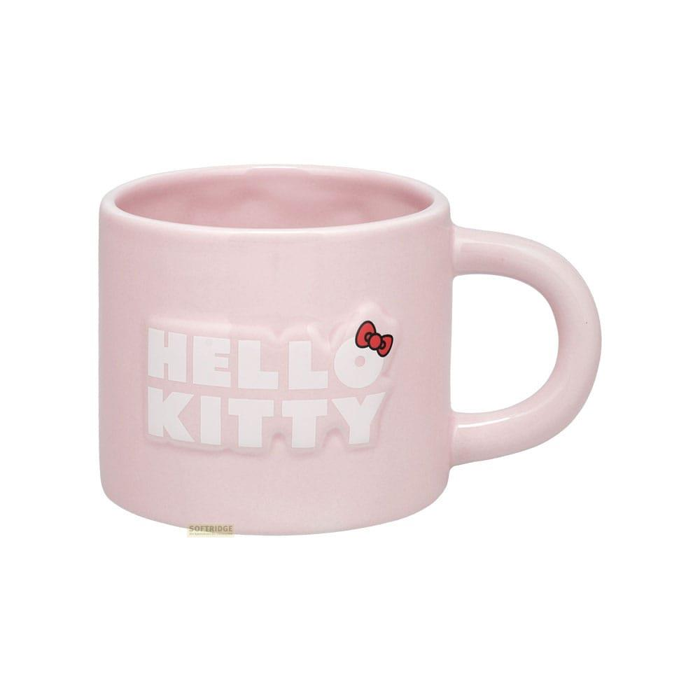 Una taza rosa de Hello Kitty con el texto "HELLO KITTY" y un emblema de lazo.
