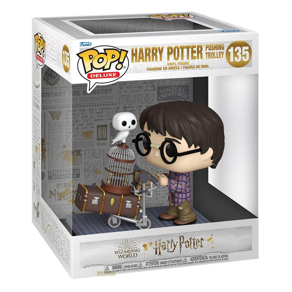 Statua Funko Pop Deluxe di Harry Potter con carrello, gufo e bagagli.