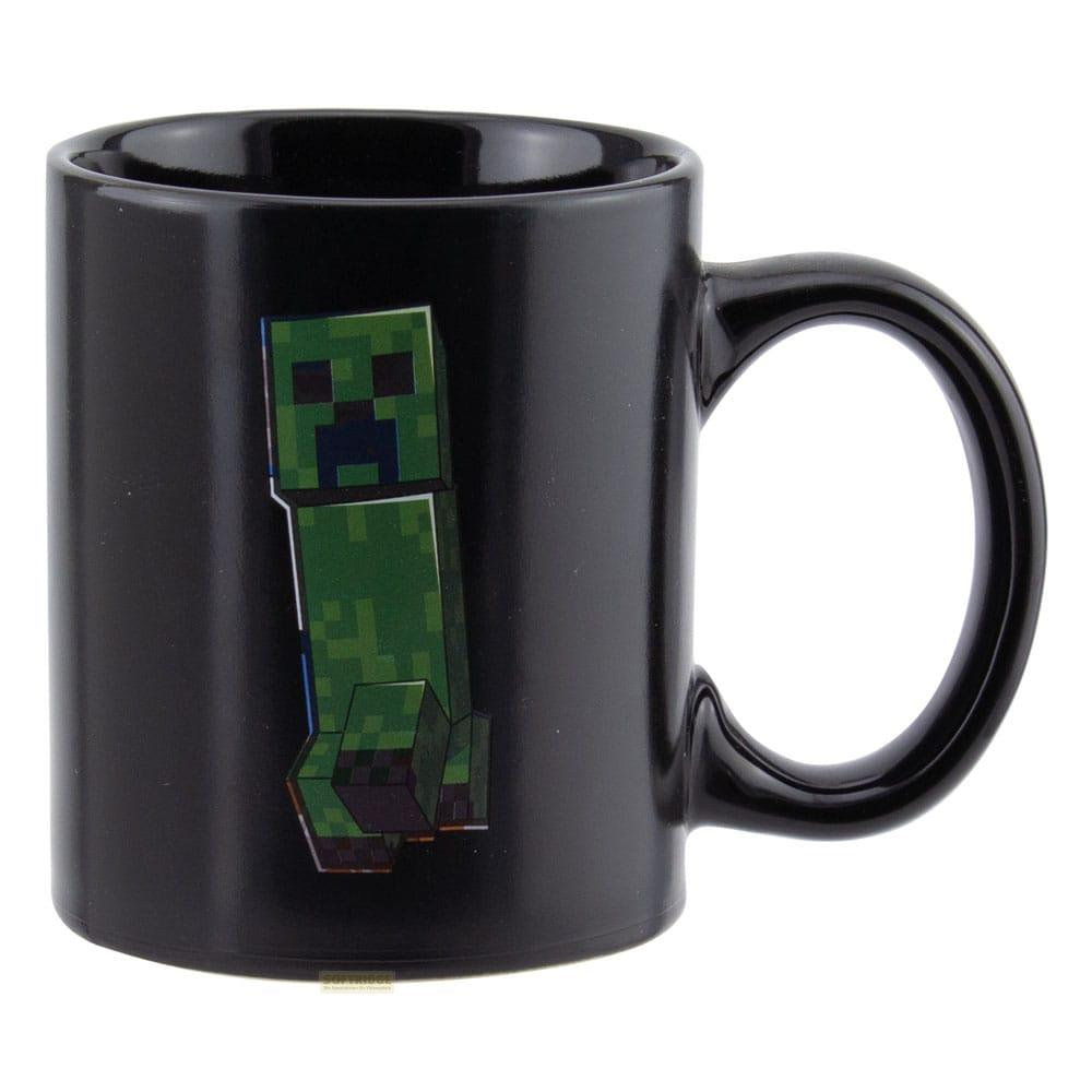 Taza negra con diseño de Creeper de Minecraft.