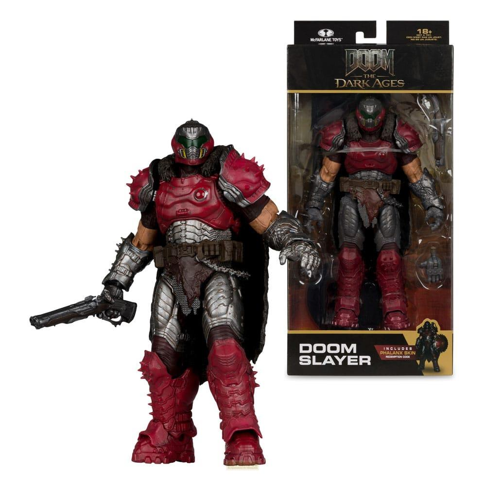 DOOM Slayer Actionfigur mit roter Rüstung und Waffe, in Verpackung.
