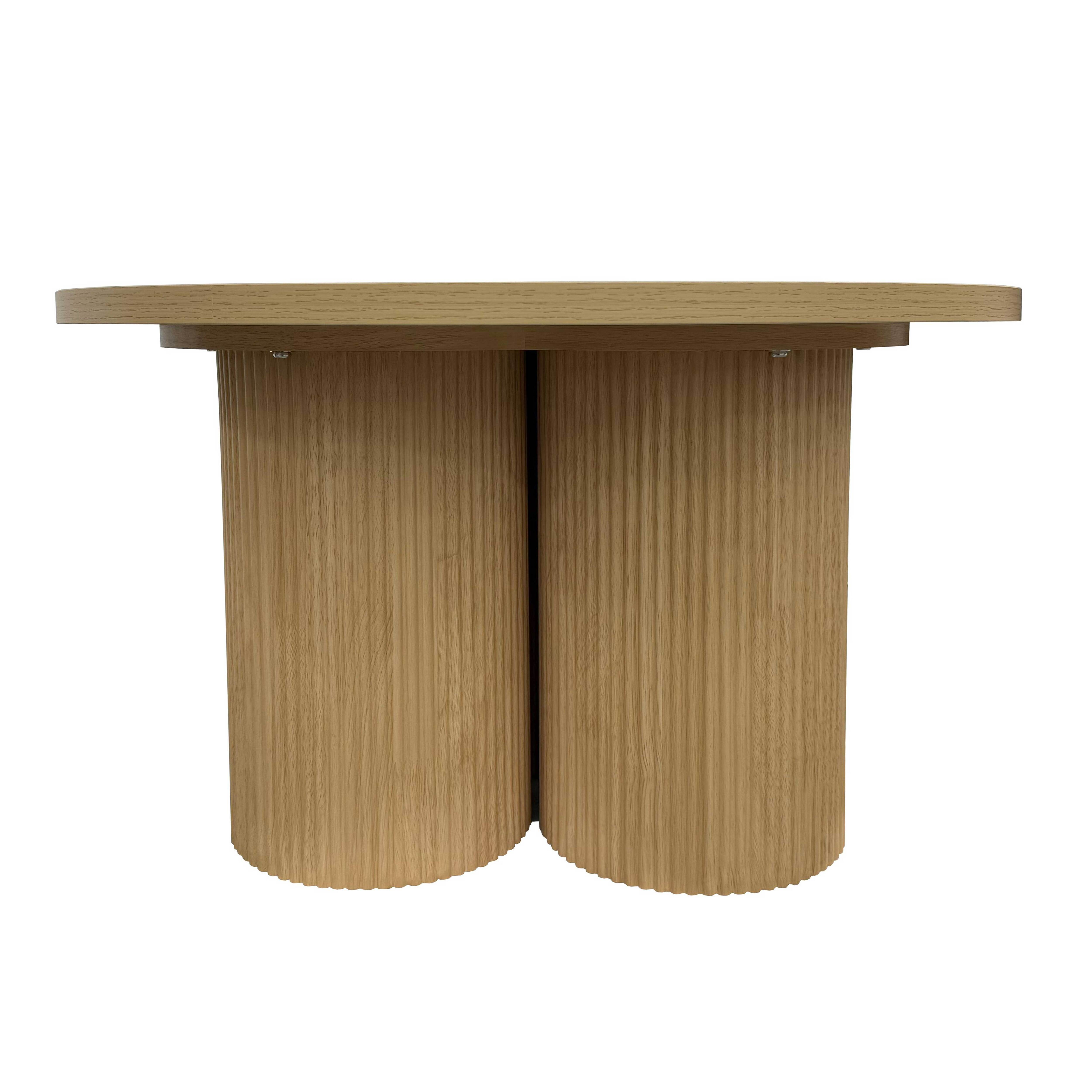 Ein runder Holztisch mit gerilltem Sockel.