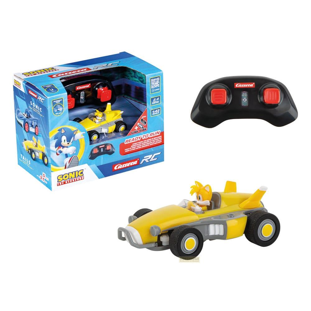 Un coche de carreras amarillo de Sonic con Tails y control remoto, en caja.