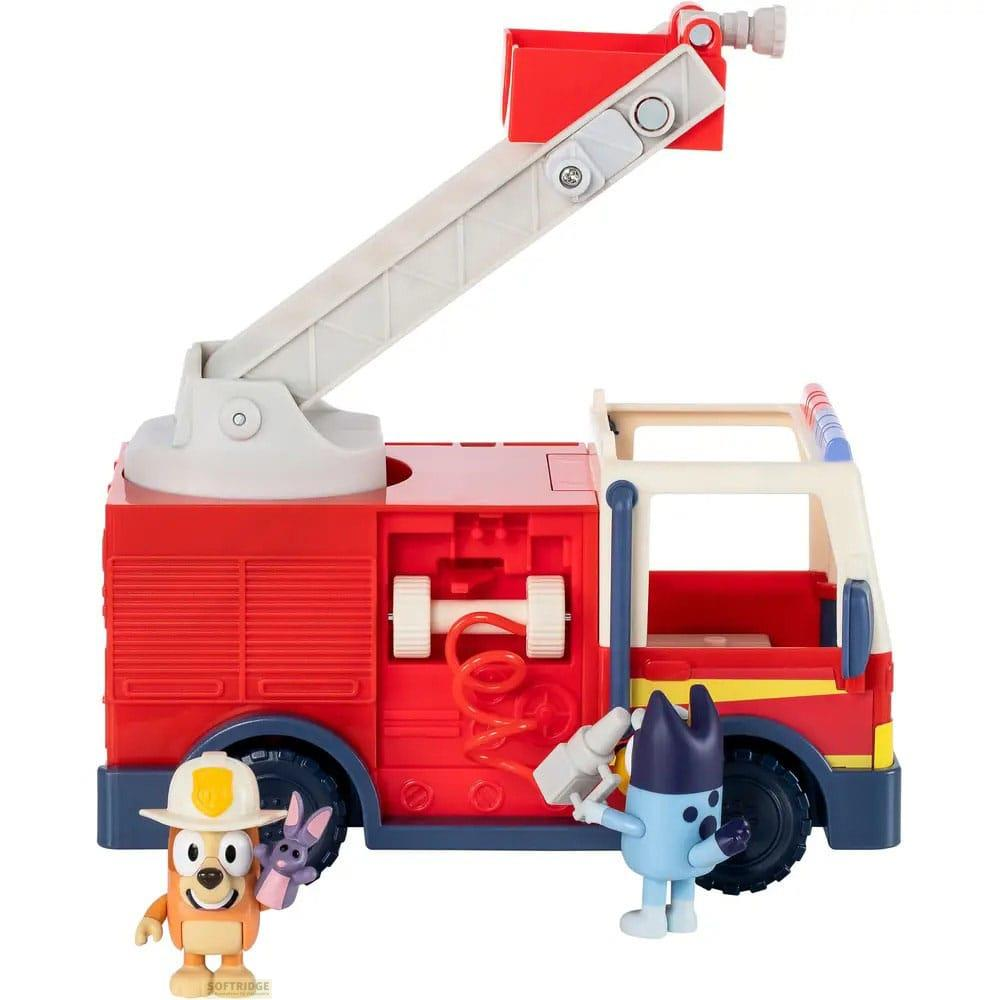 Autopompa giocattolo rossa con scala estensibile e figure di Bluey e Bingo.
