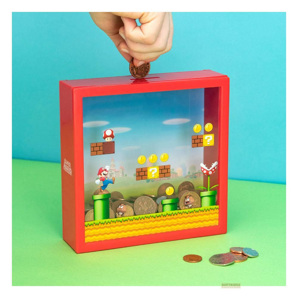 Mario-Sparschwein mit Mario-Figur, Münzen und Super-Mario-Spielelementen.