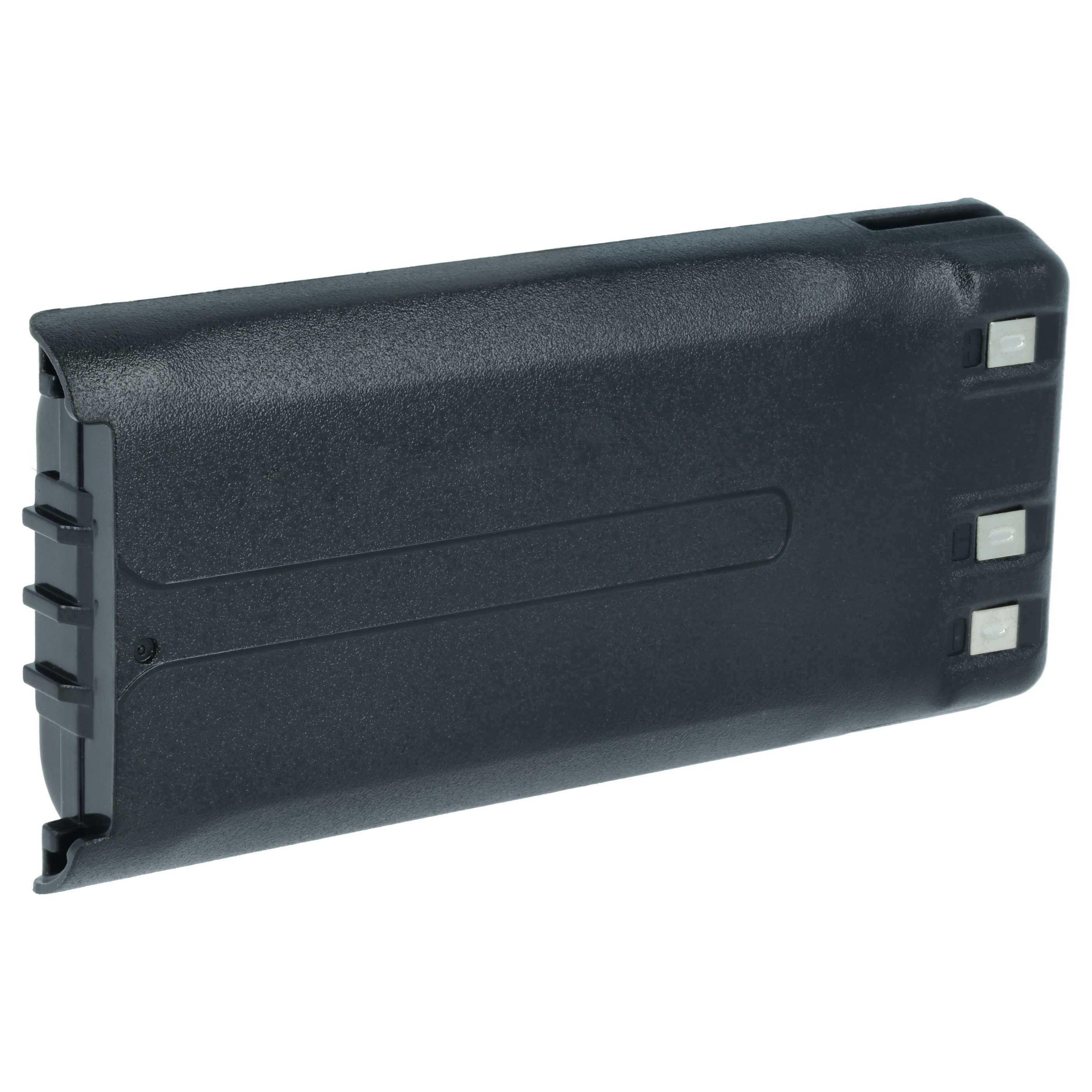 Eine schwarze Batterie mit silbernen Kontakten auf weißem Hintergrund.