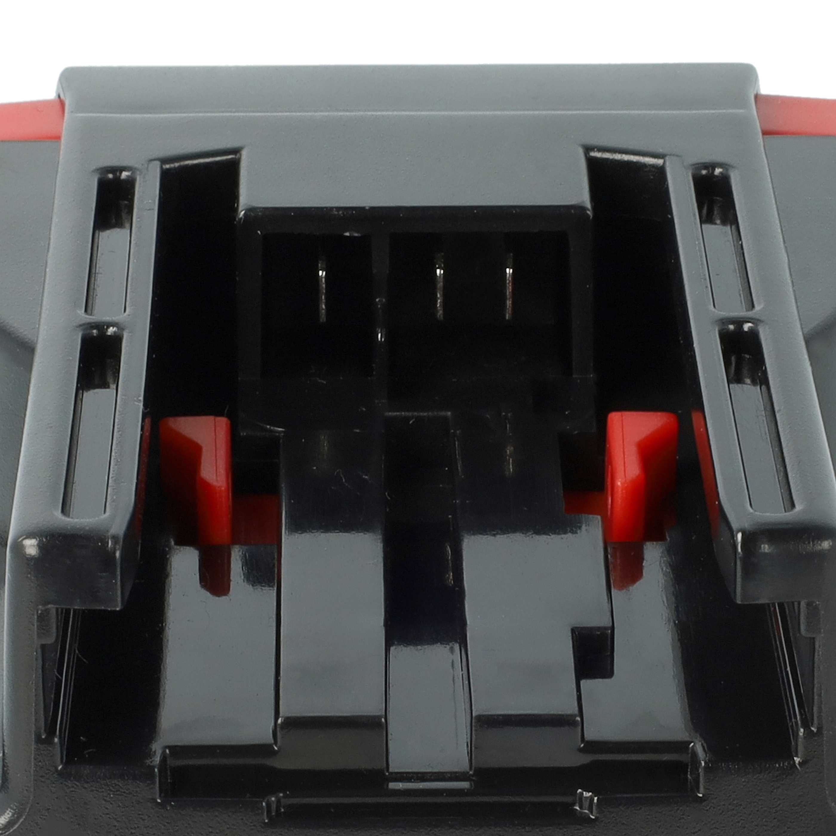 Nahaufnahme eines schwarzen Batterieanschlusses mit roten Akzenten und Metallkontakten.