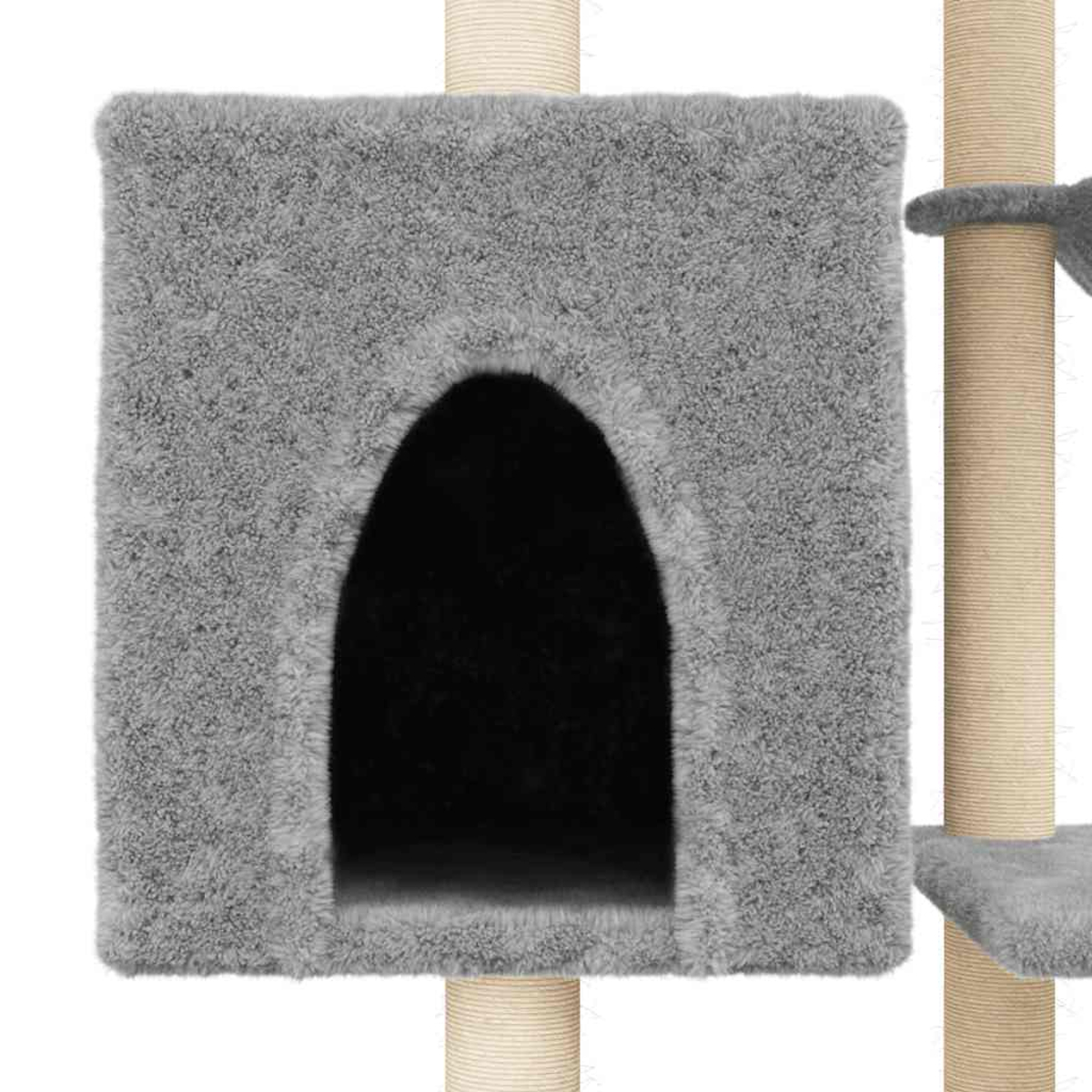 Graues Katzenhaus mit Bogenfenster auf Sisalstämmen.