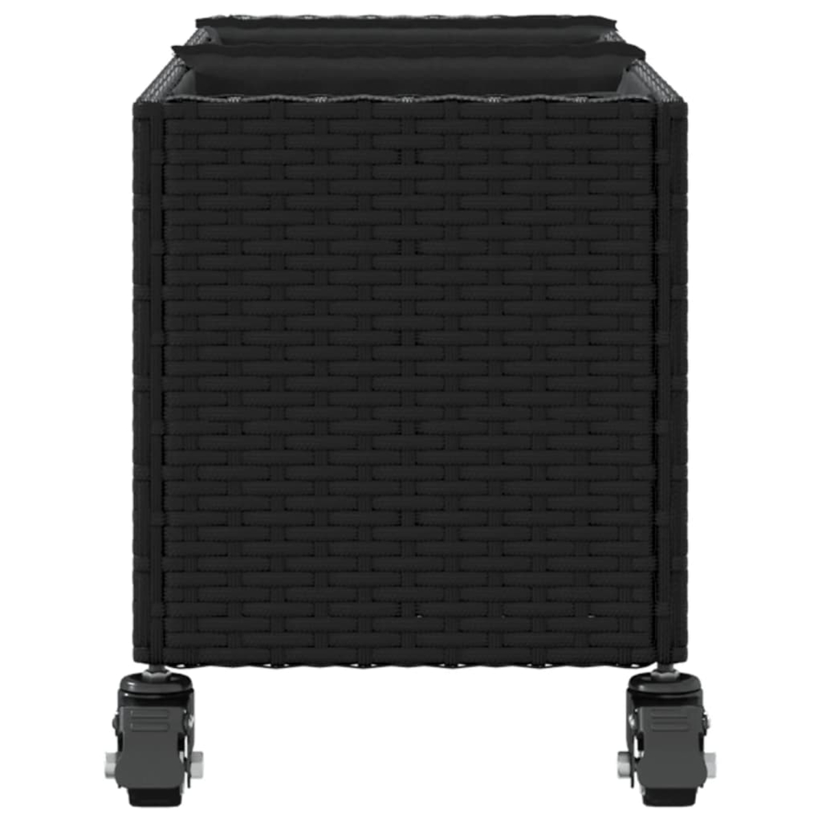 Cesto nero in rattan su ruote con fodera nera. Sfondo bianco.
