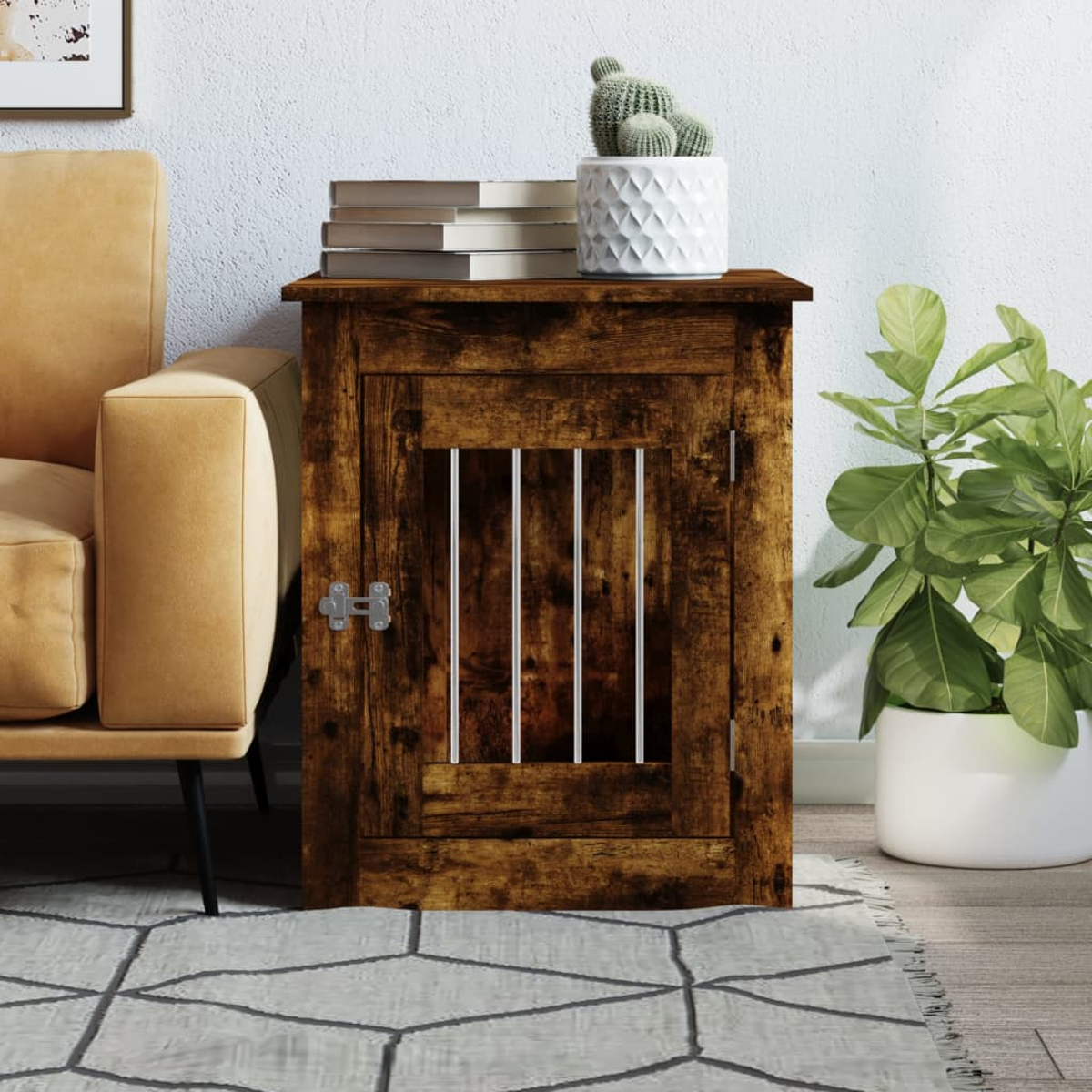 Holzmöbel mit Gittertür neben gelber Couch. Bücher & Kaktus oben.