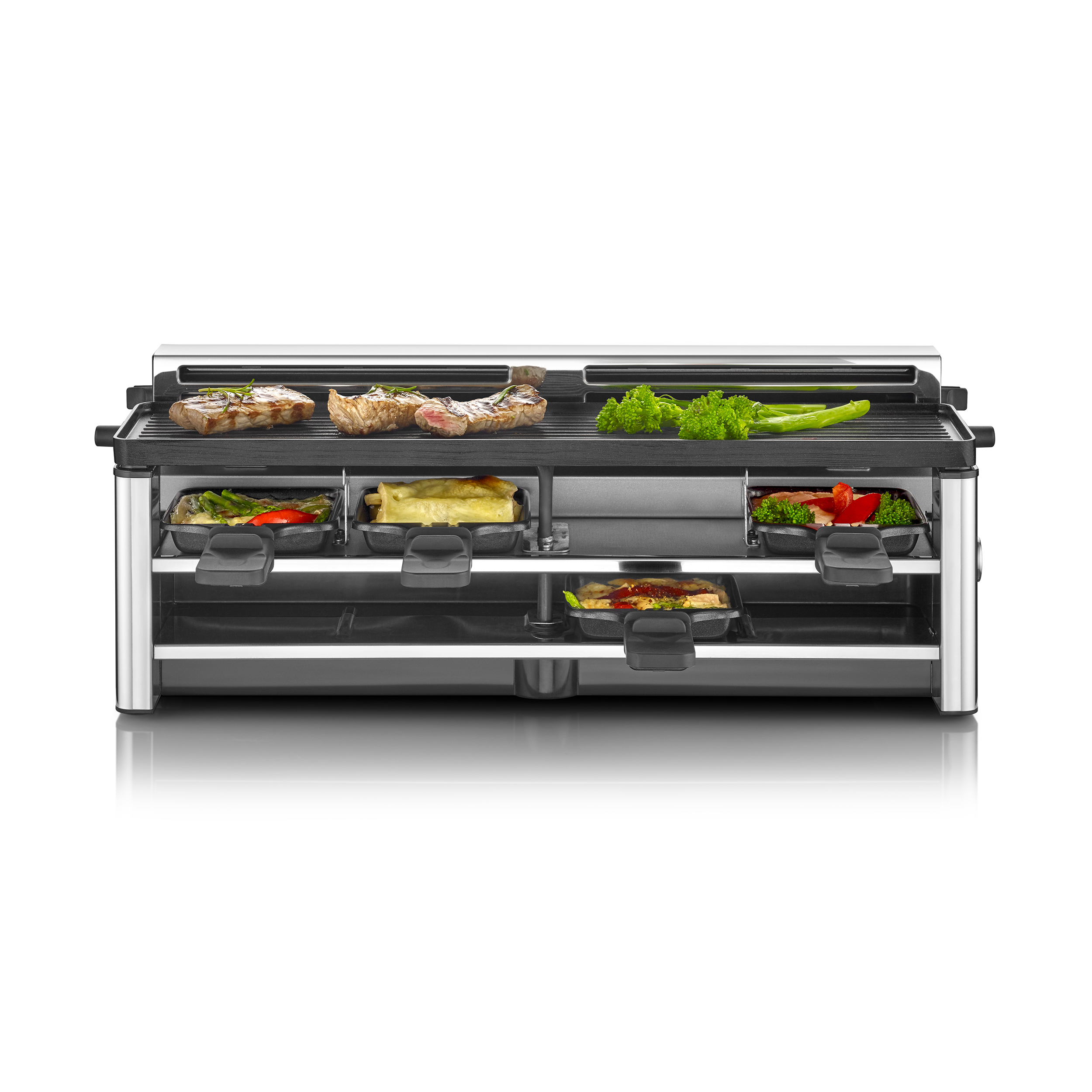 Ein Raclette-Grill mit Fleisch, Gemüse und Käse auf zwei Ebenen.
