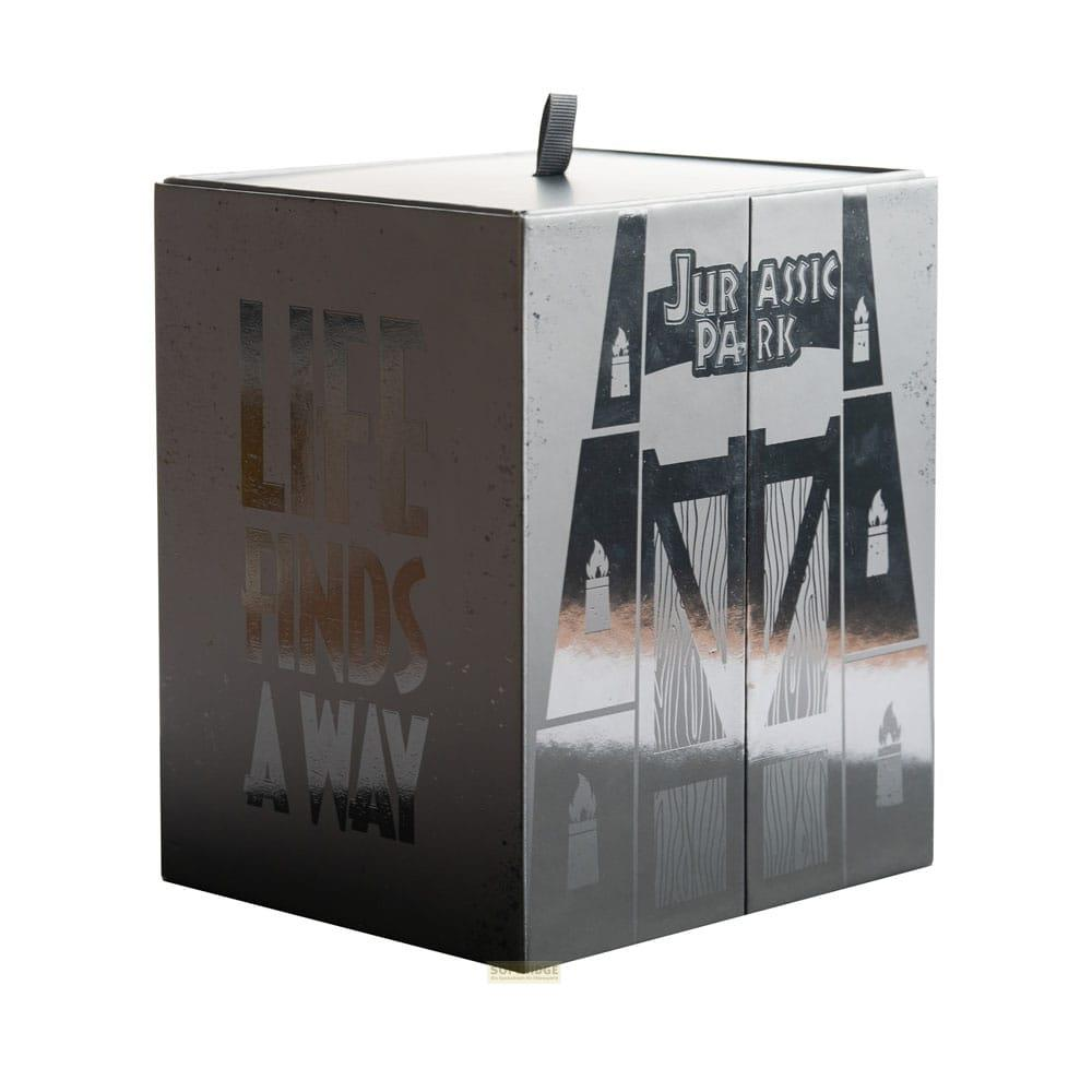 Caja plateada con puerta de Jurassic Park y texto 'Life Finds a Way'.